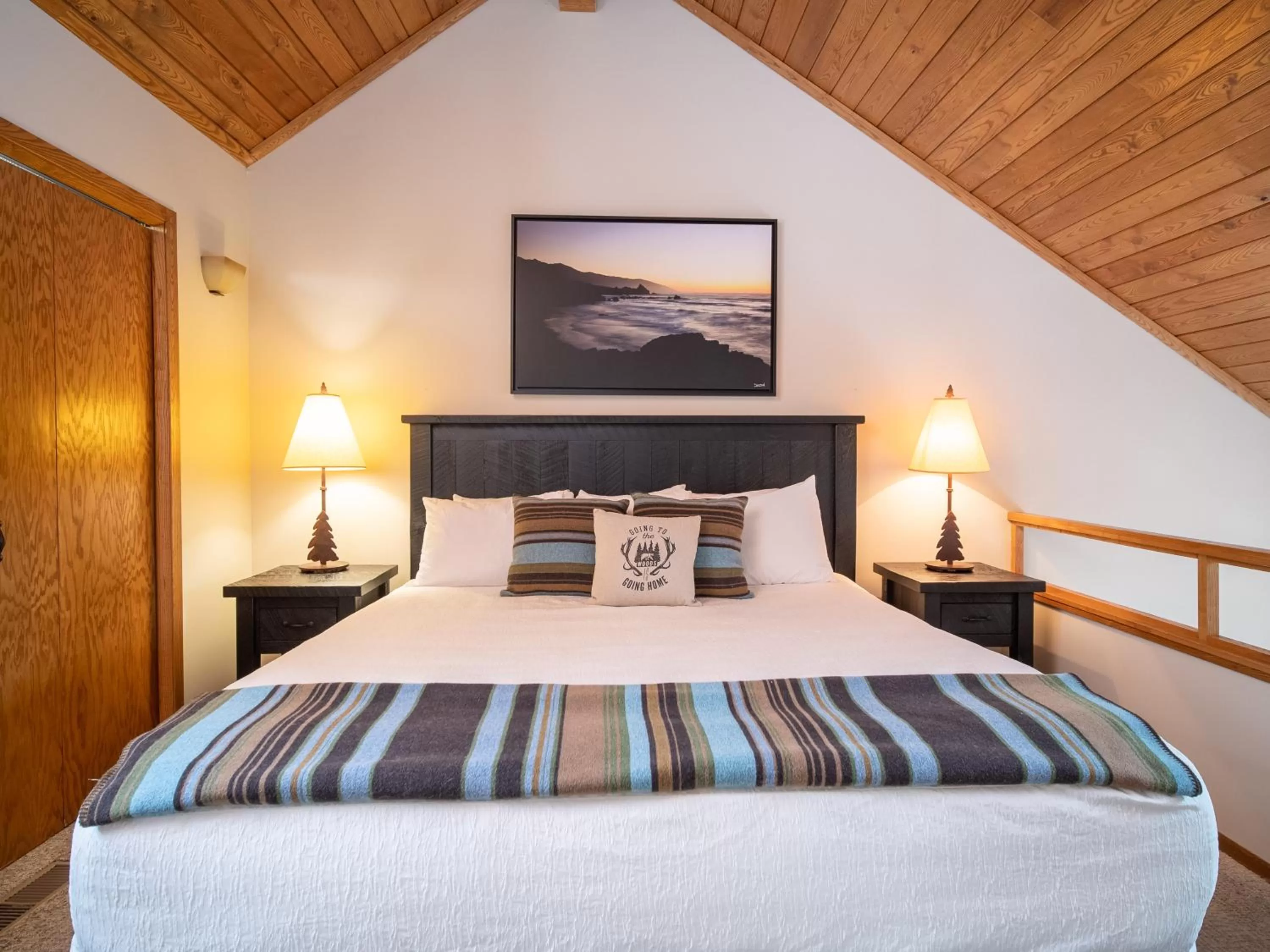 Bed in Caribou Highlands Lodge