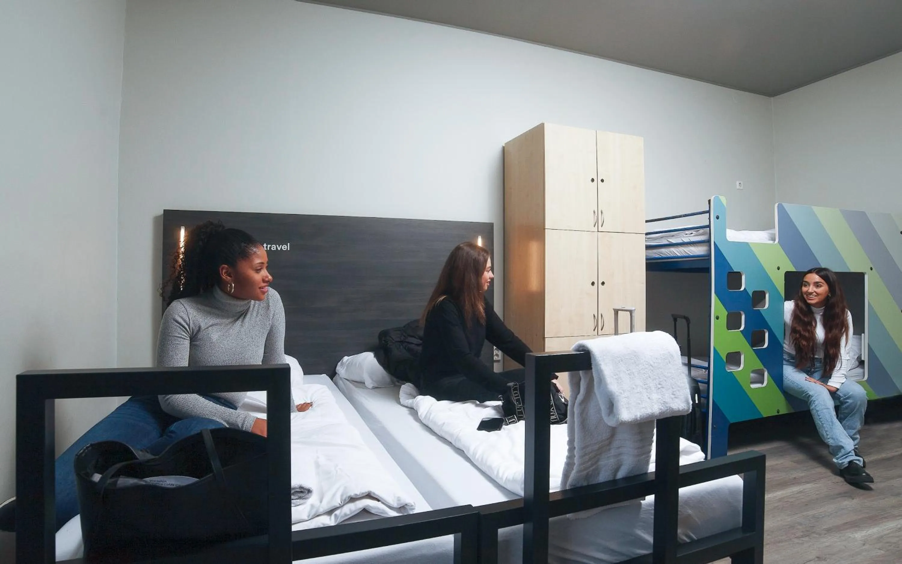 group of guests, Bed in a&o Wien Stadthalle