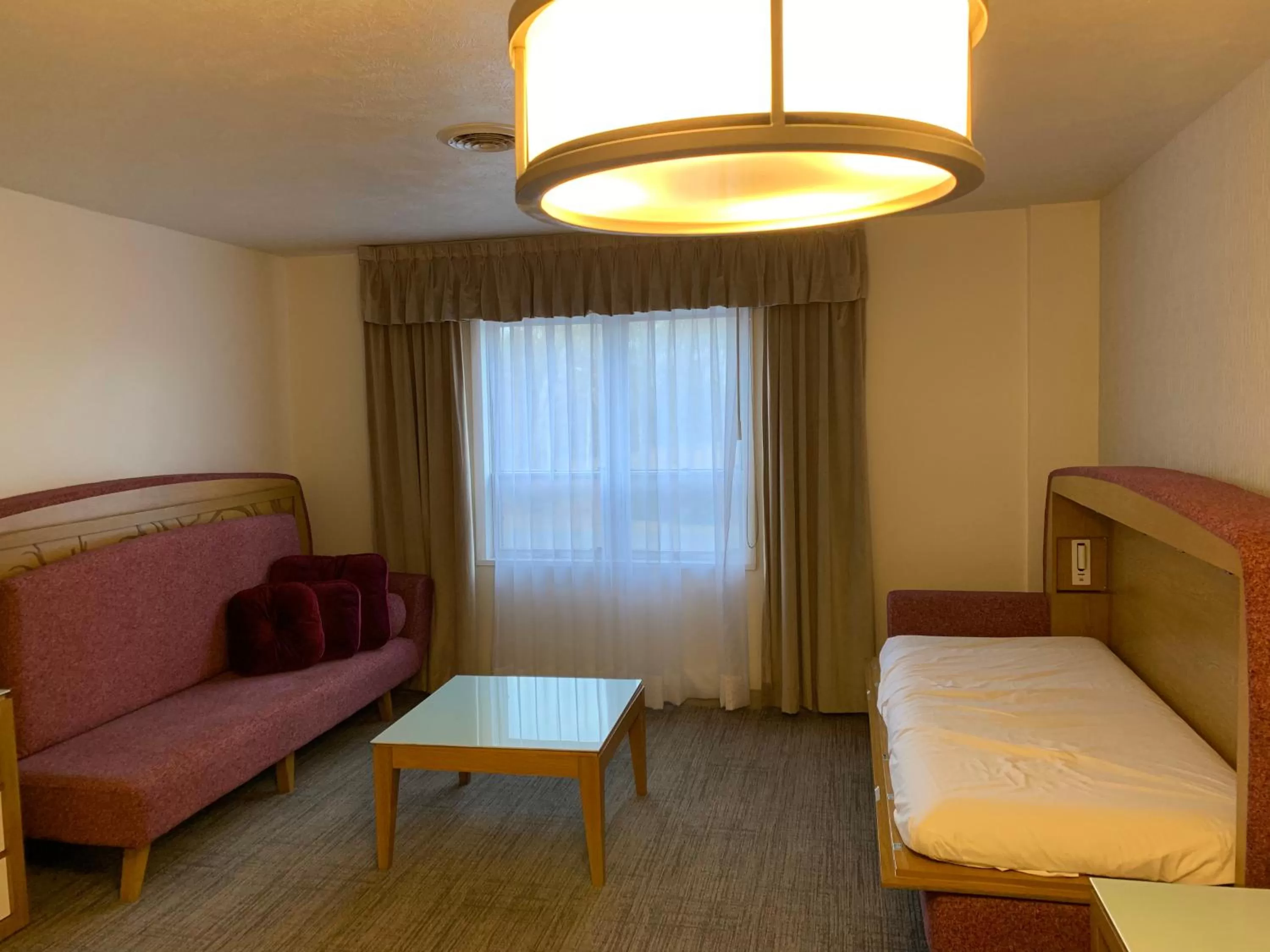 Living room, Bed in Split Rock Resort