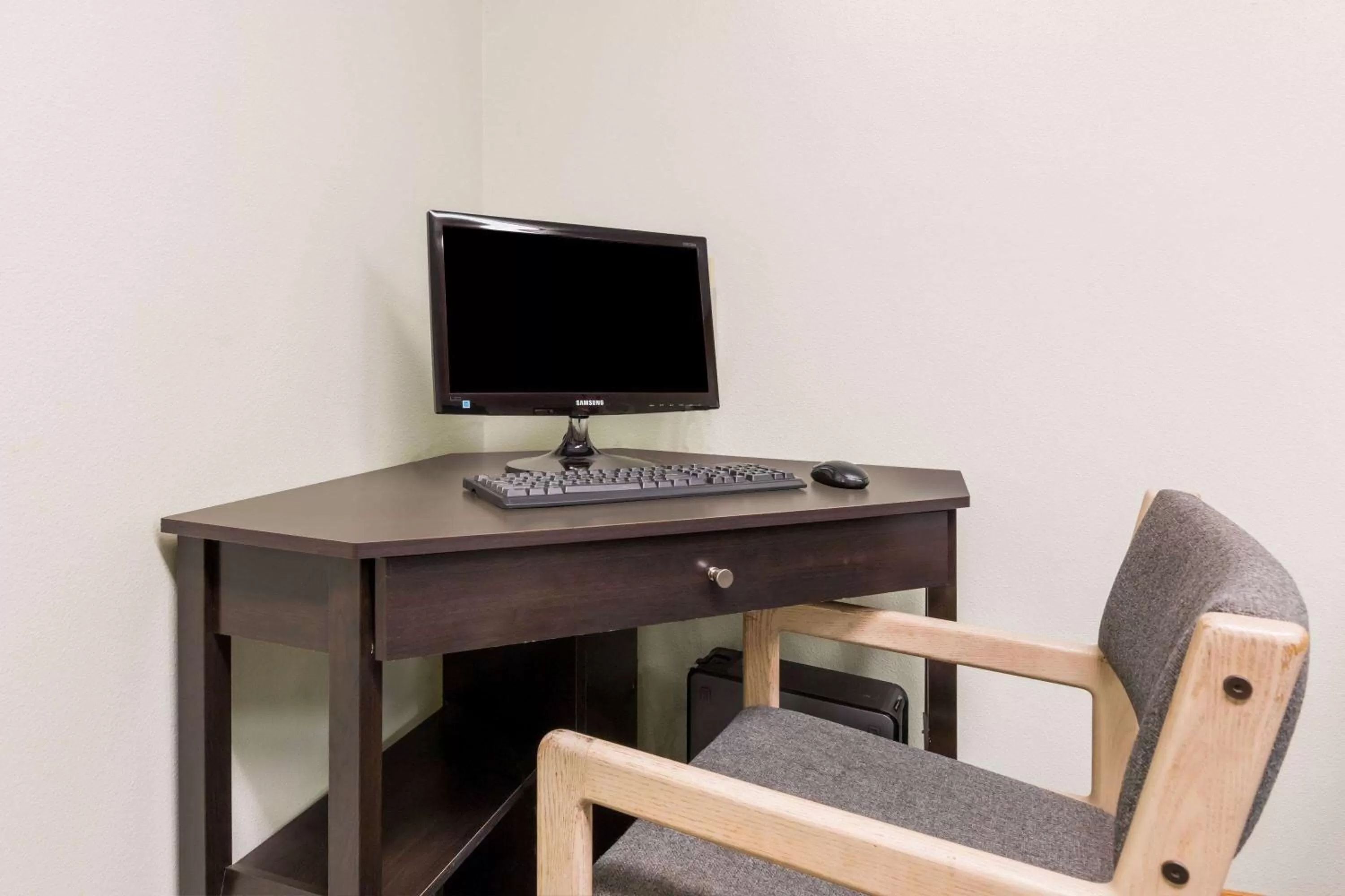 Business facilities in Super 8 by Wyndham Estherville