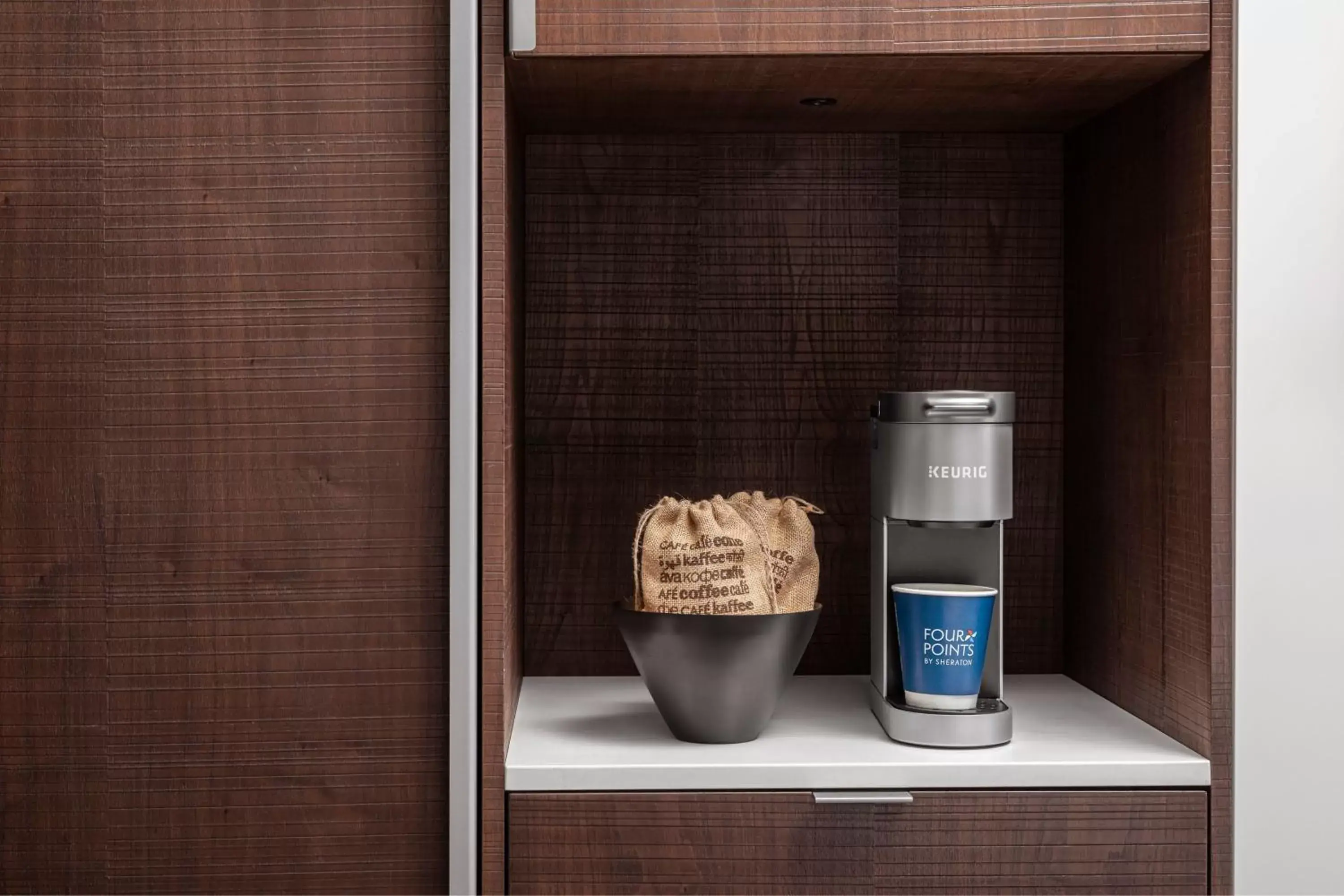 Traditional King Room in Four Points by Sheraton Flushing Traditional King Room in Four Points by Sheraton Flushing