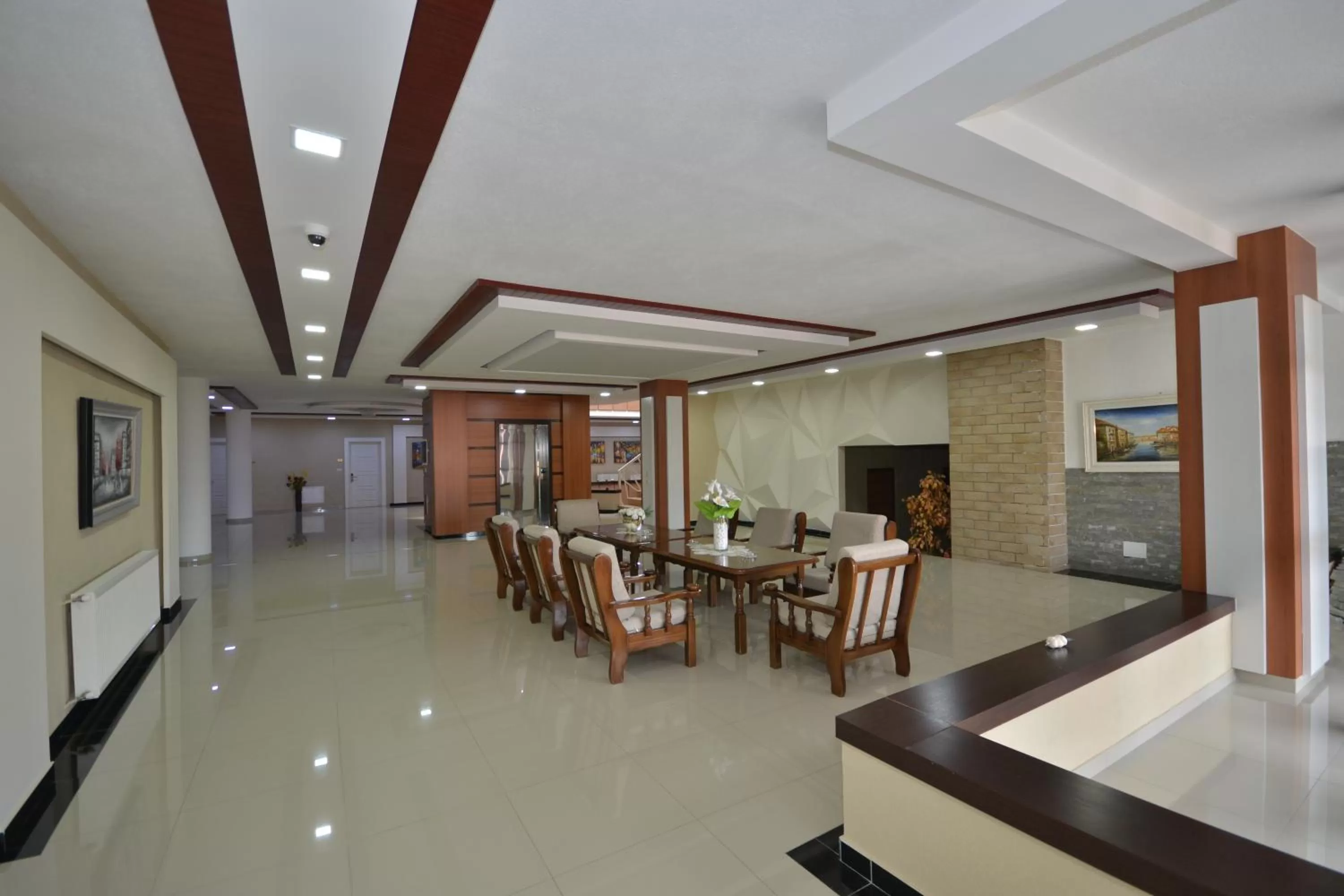 Restaurant/Places to Eat in Hotel Veri