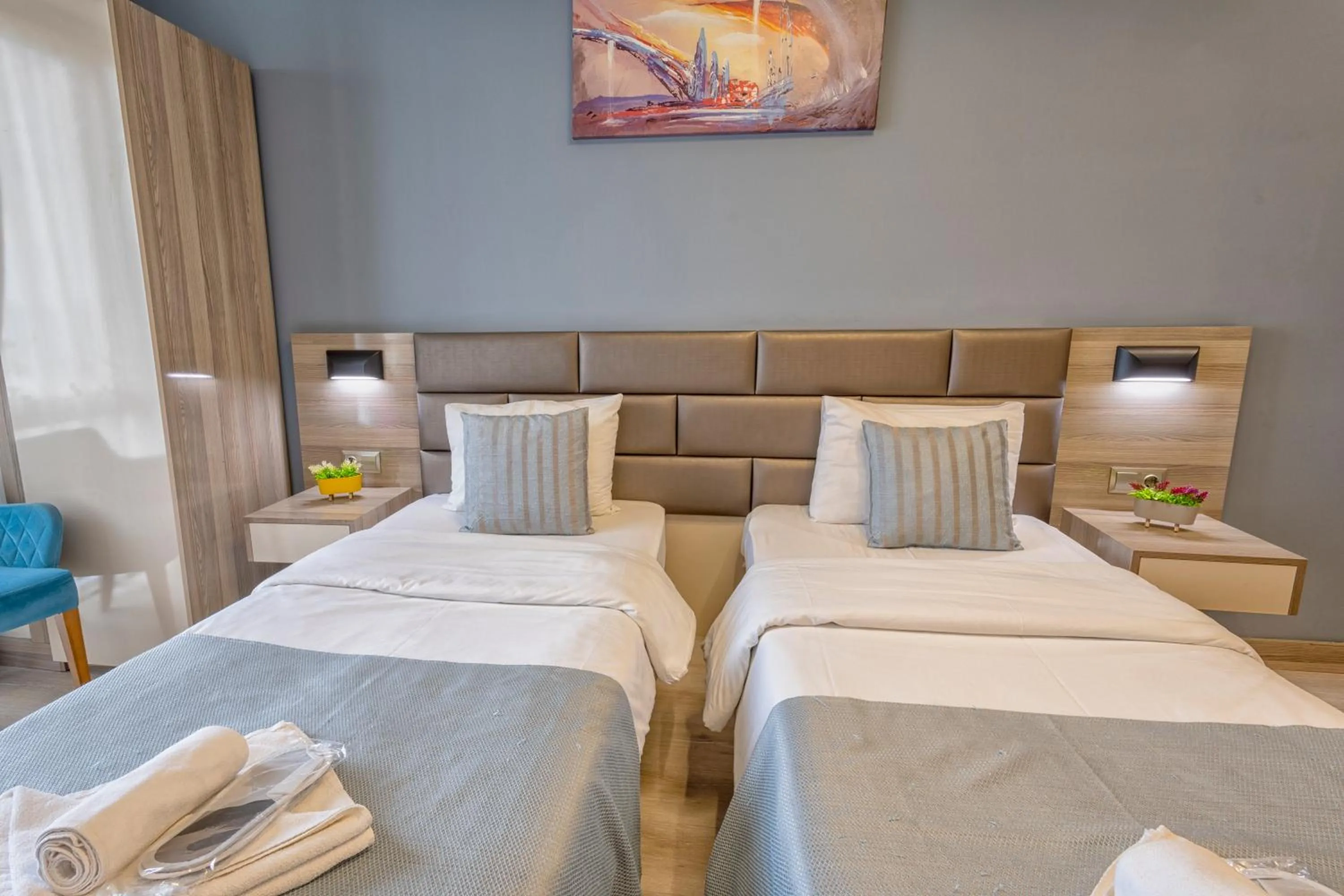 Bed in My House N5 Suites Hotel