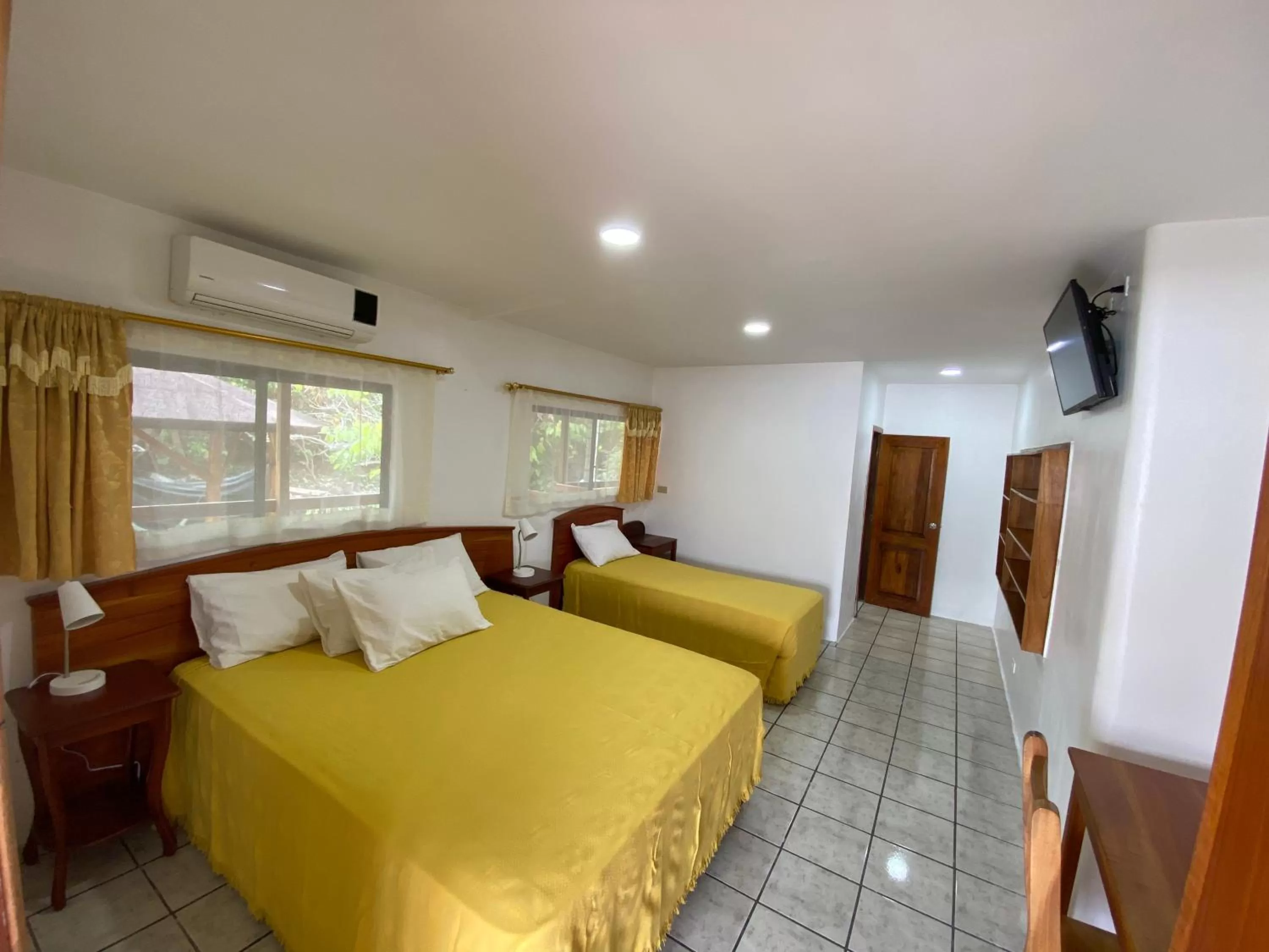 TV and multimedia, Bed in La Peregrina Galapagos B&B