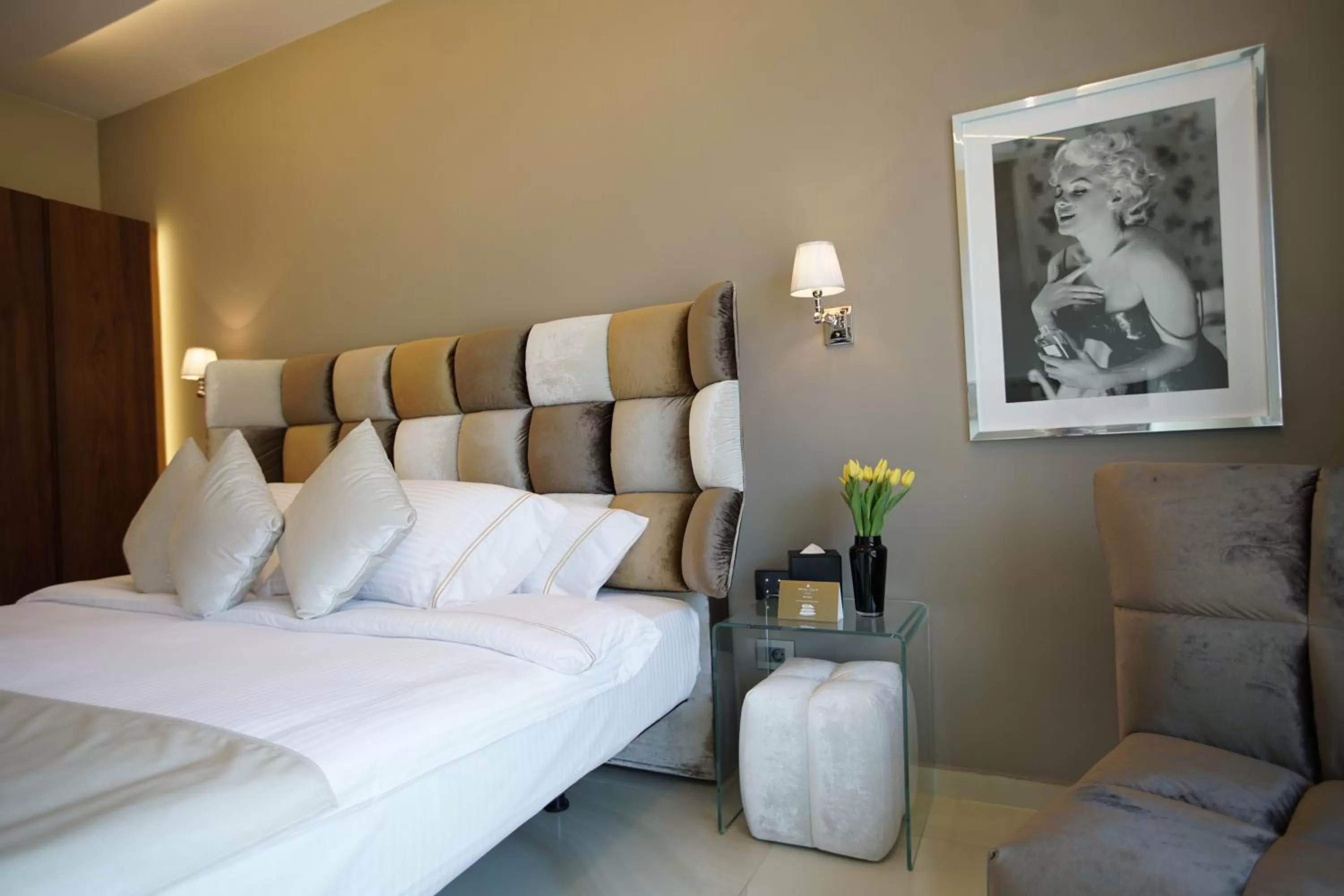 Bedroom, Bed in Royal Tulip Achrafieh