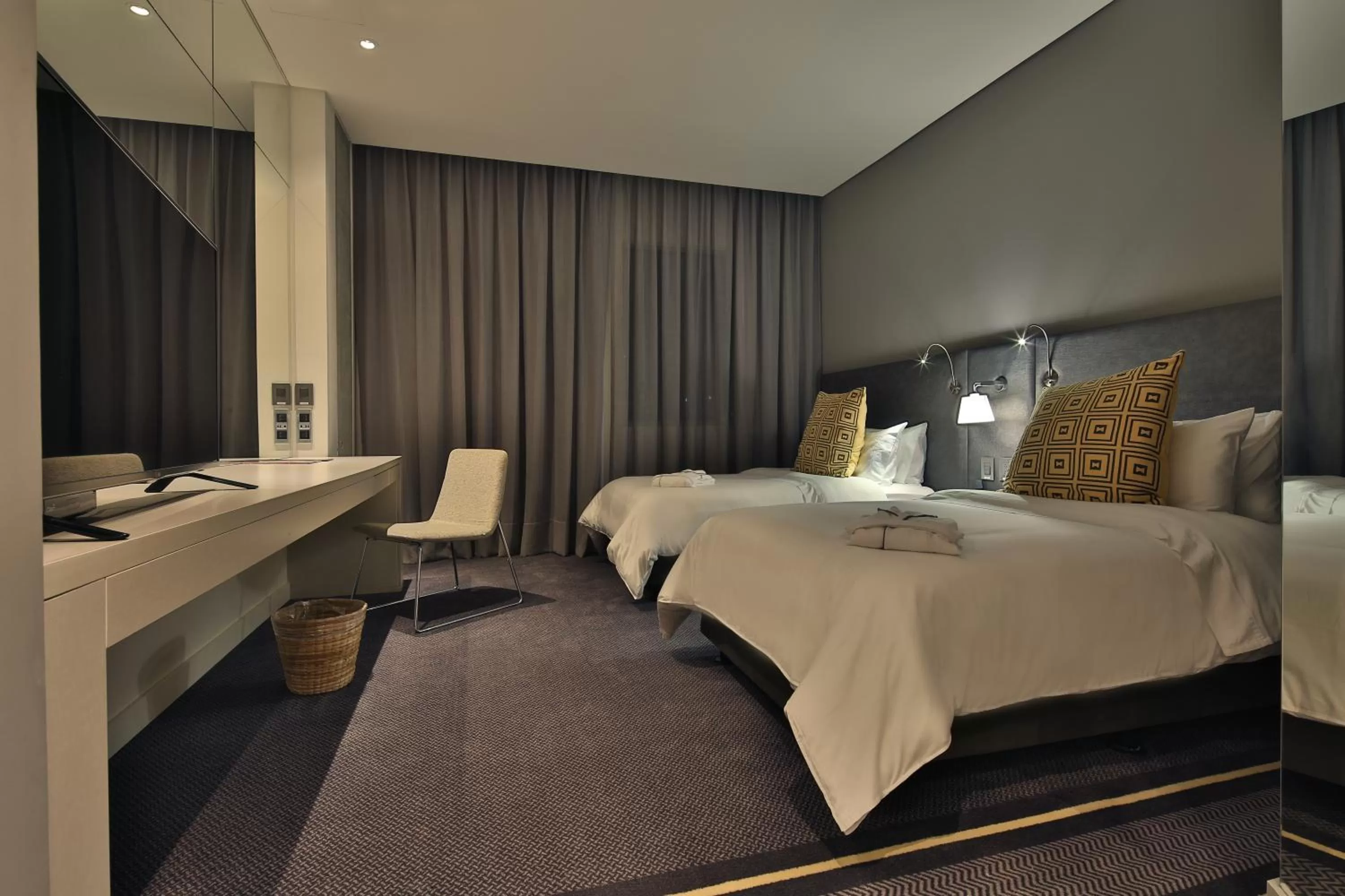 Photo of the whole room, Bed in Movich Buró 51