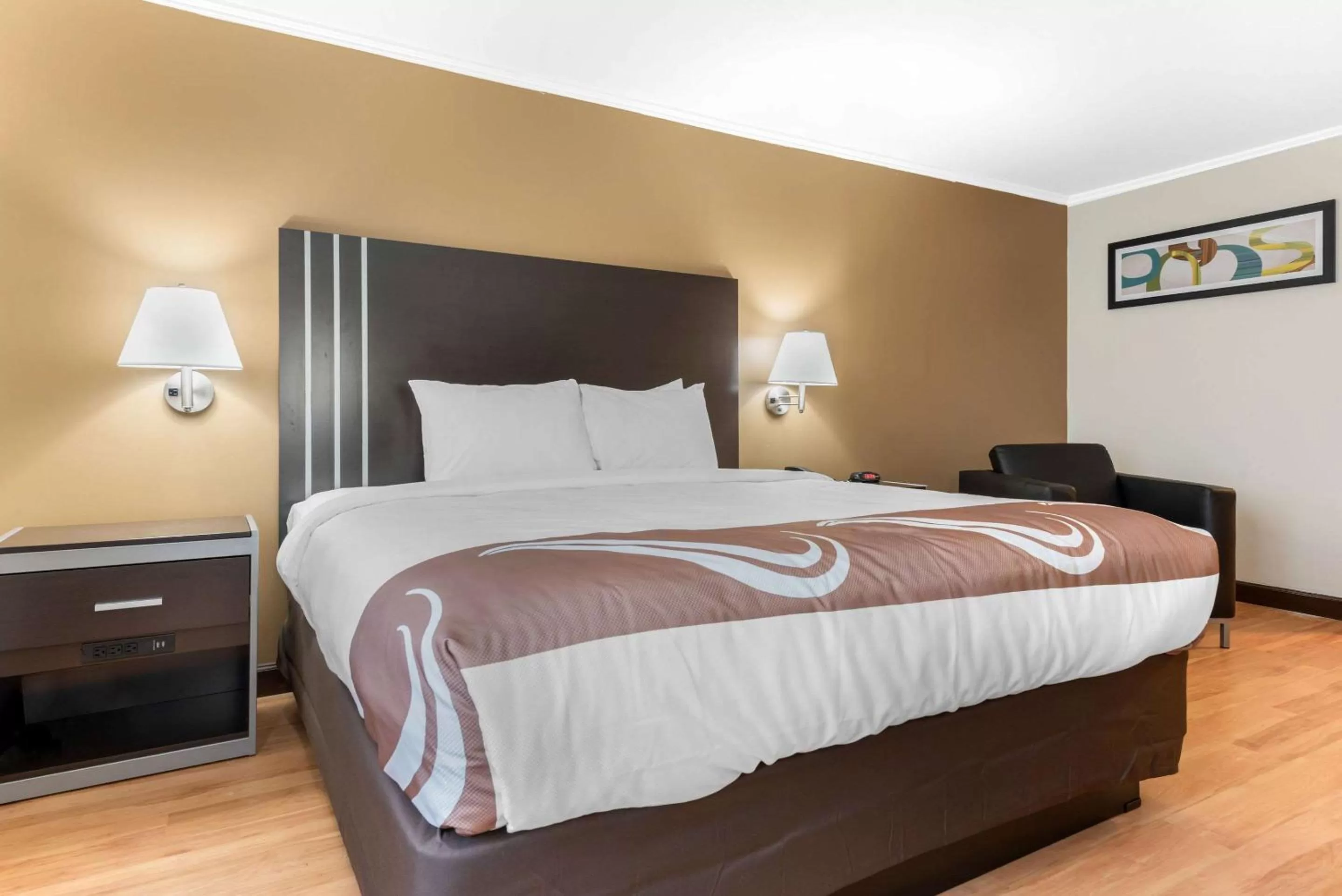 Photo of the whole room, Bed in Quality Inn Fairborn near Wright Patterson AFB