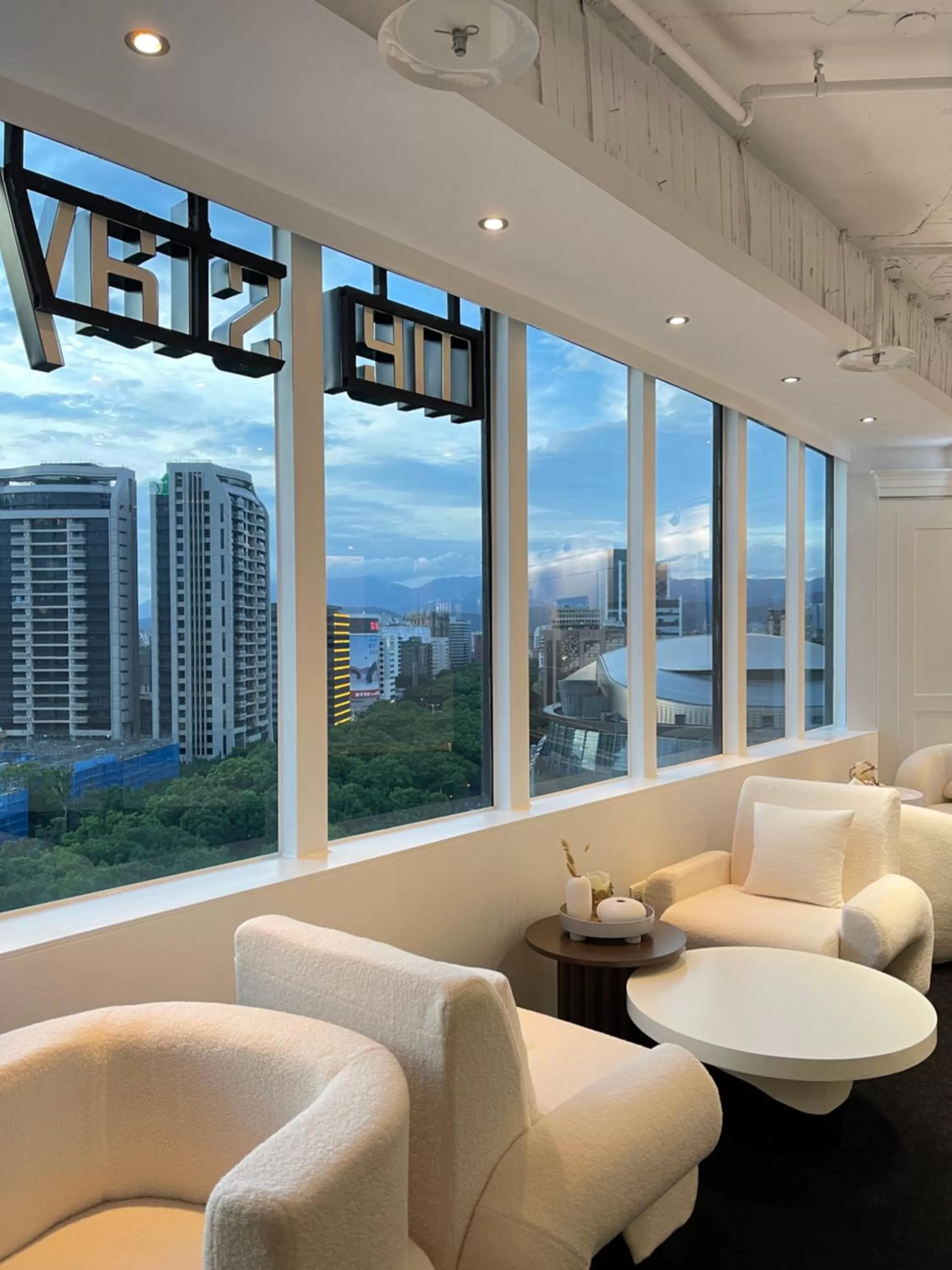 Quiet street view in 苓旅松山館 Lininn Tapei Arena