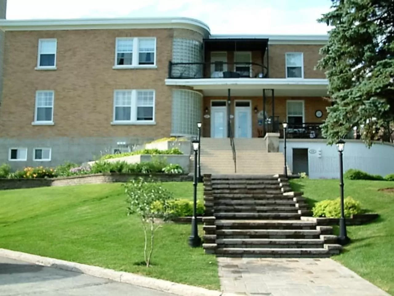 Facade/entrance, Property Building in Auberge le St-Georges
