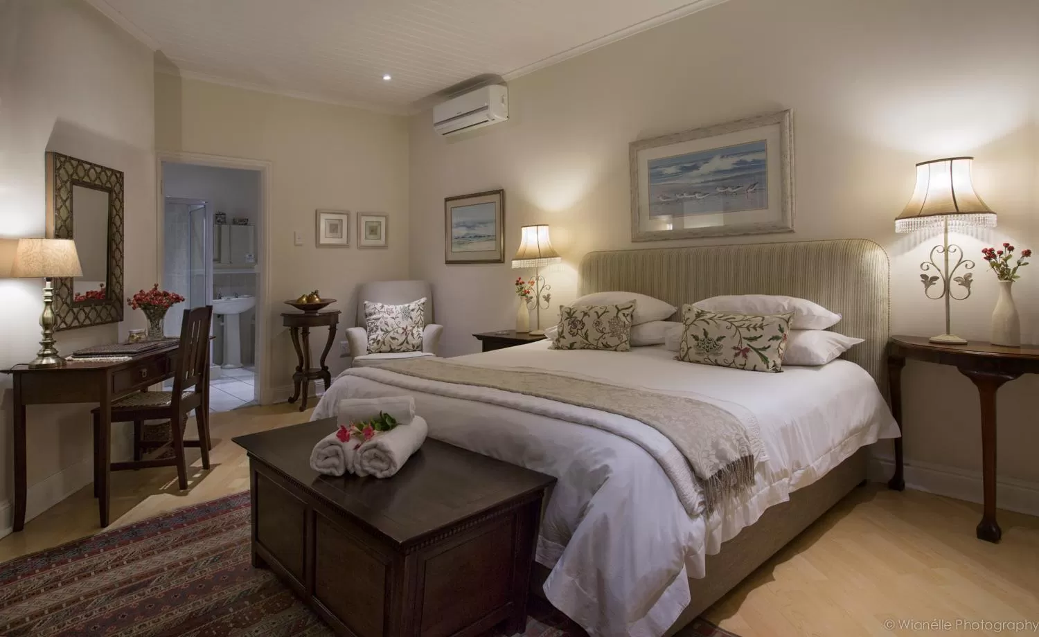 Bedroom, Bed in Carslogie House