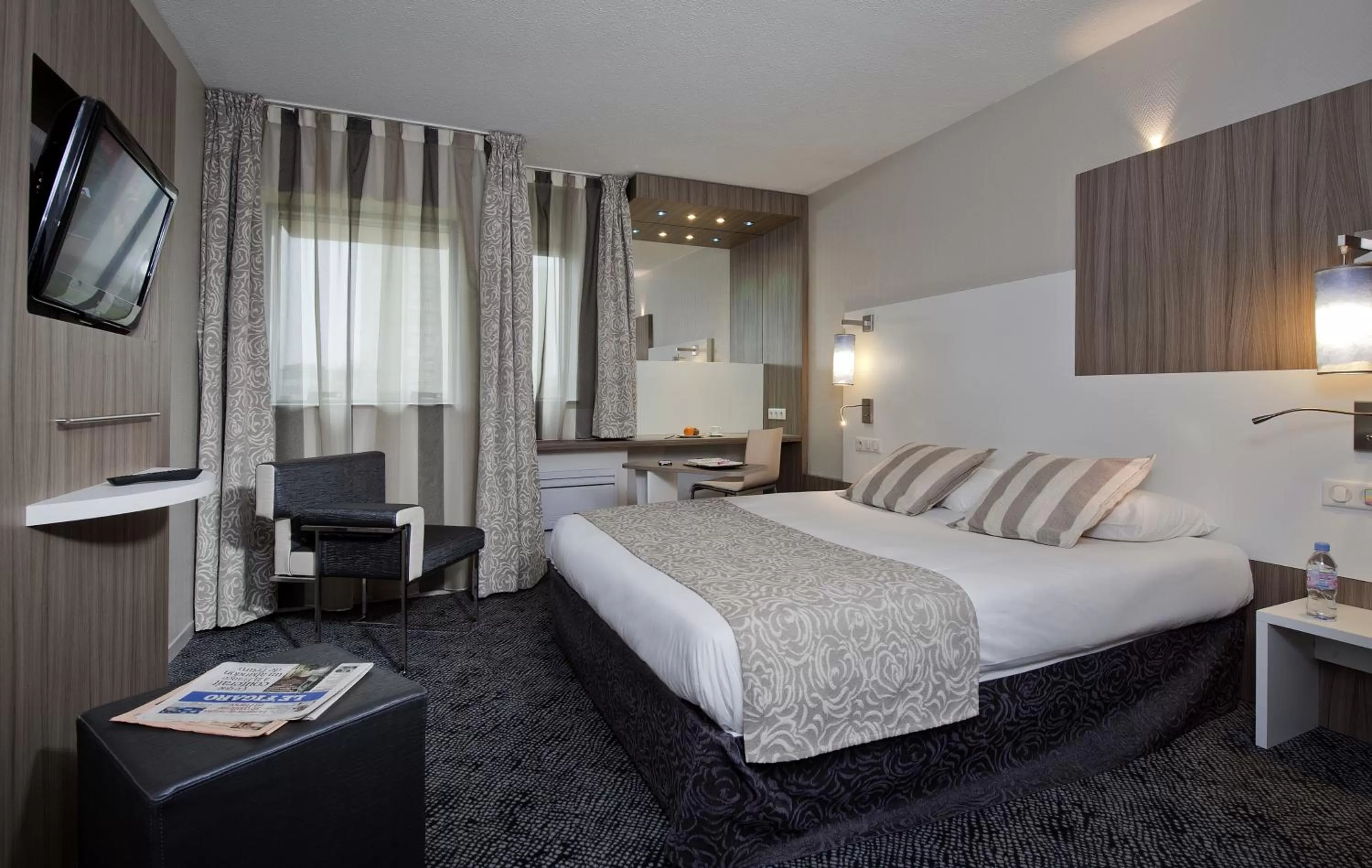 Bedroom, Bed in ibis Styles Melun