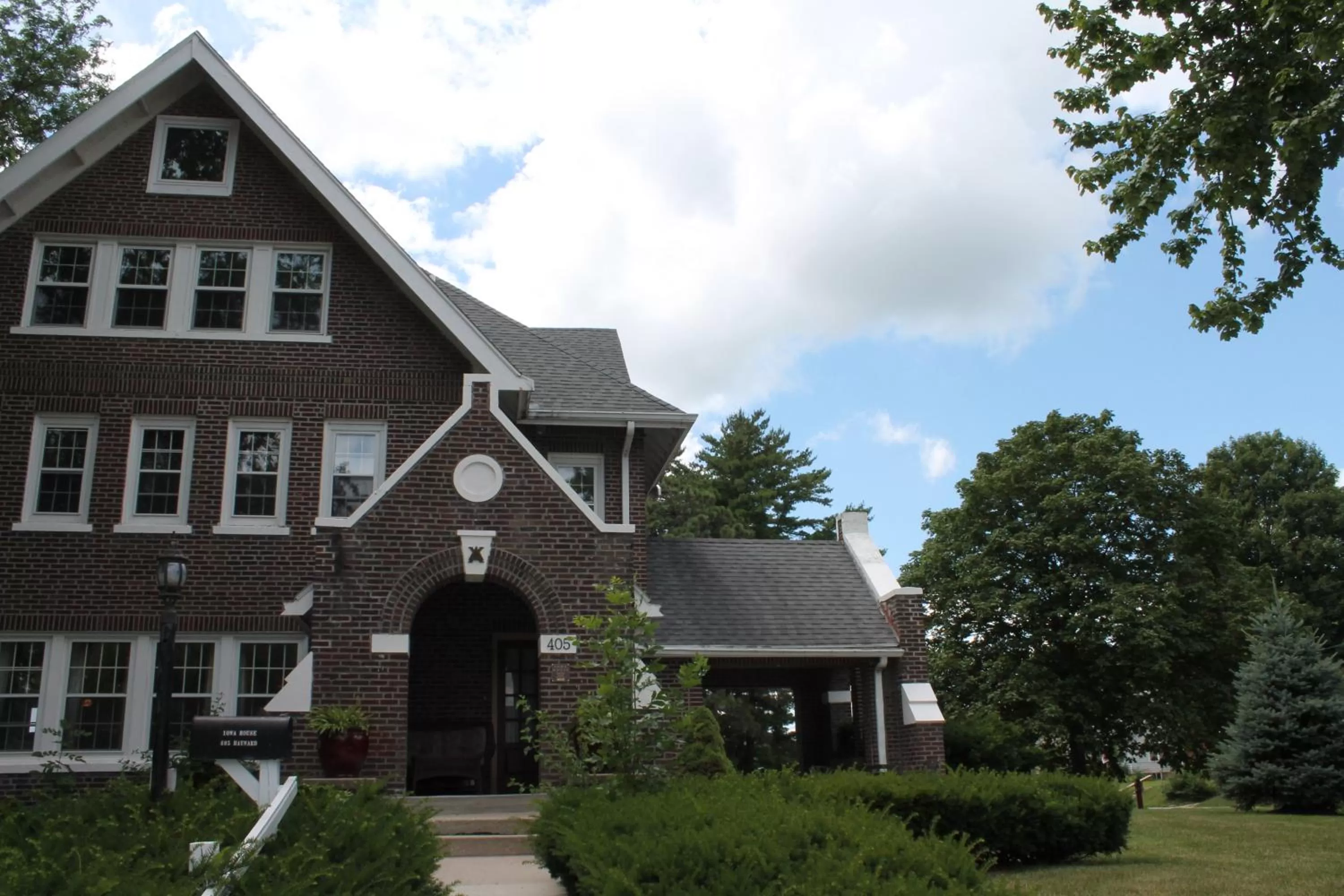 Property building in Iowa House Historic Inn