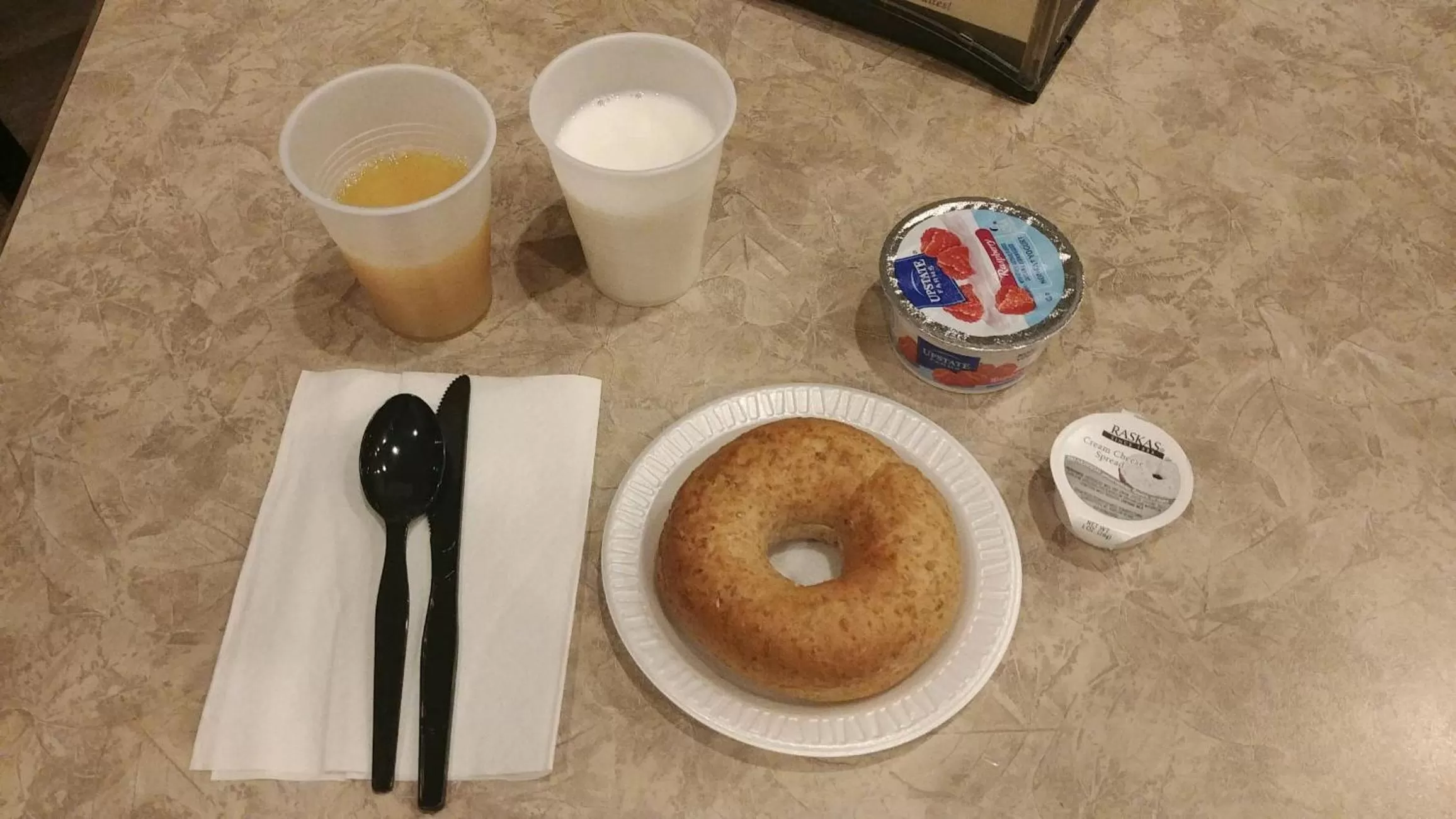 Food and drinks in Cobblestone Inn & Suites - Denison | Majestic Hills