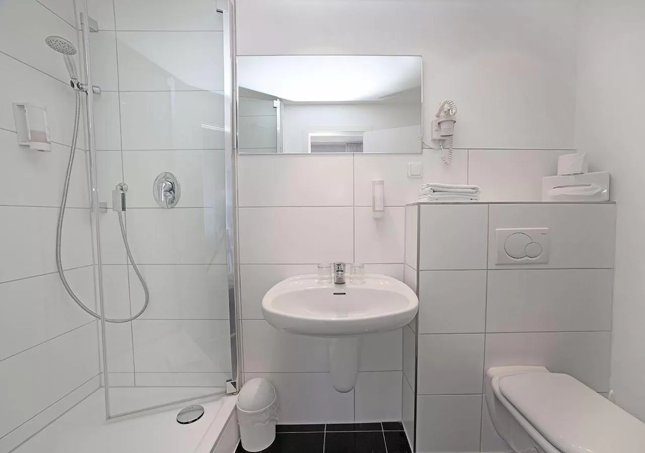 Bathroom in Hotel Brenner