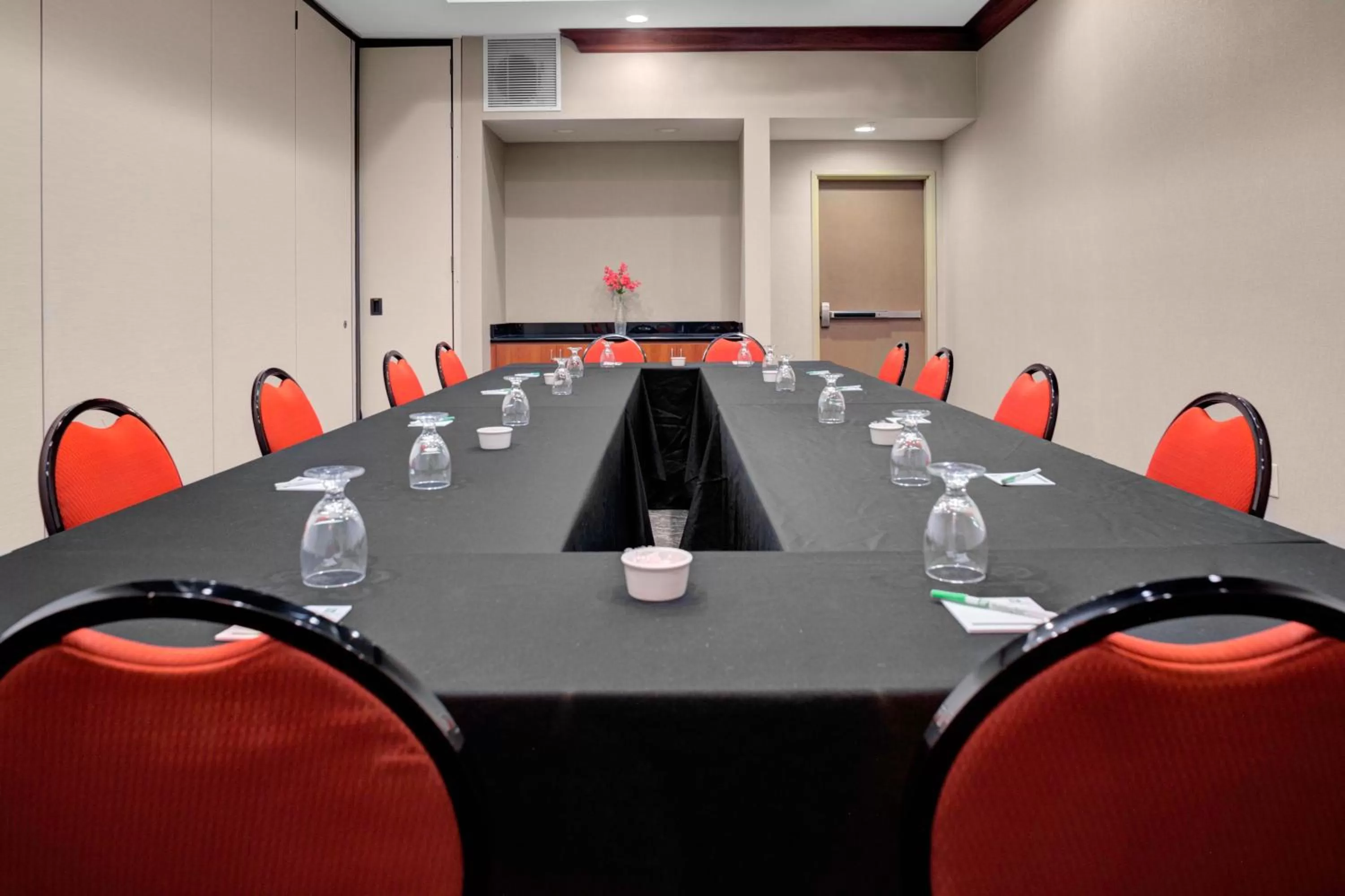 Meeting/conference room in Holiday Inn Hotel & Suites Lima by IHG