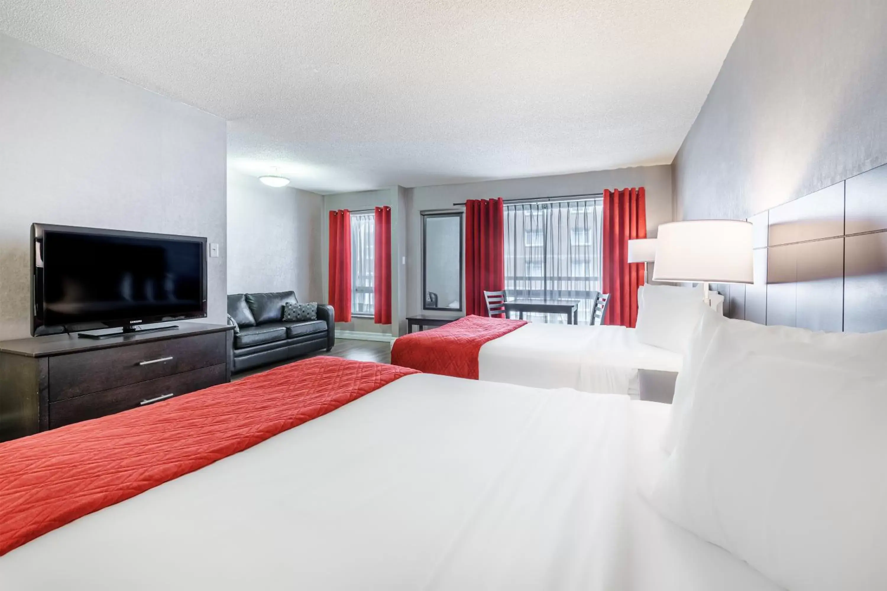 Deluxe Room with Two Queen Beds in Hotel Universel Deluxe Room with Two Queen Beds in Hotel Universel