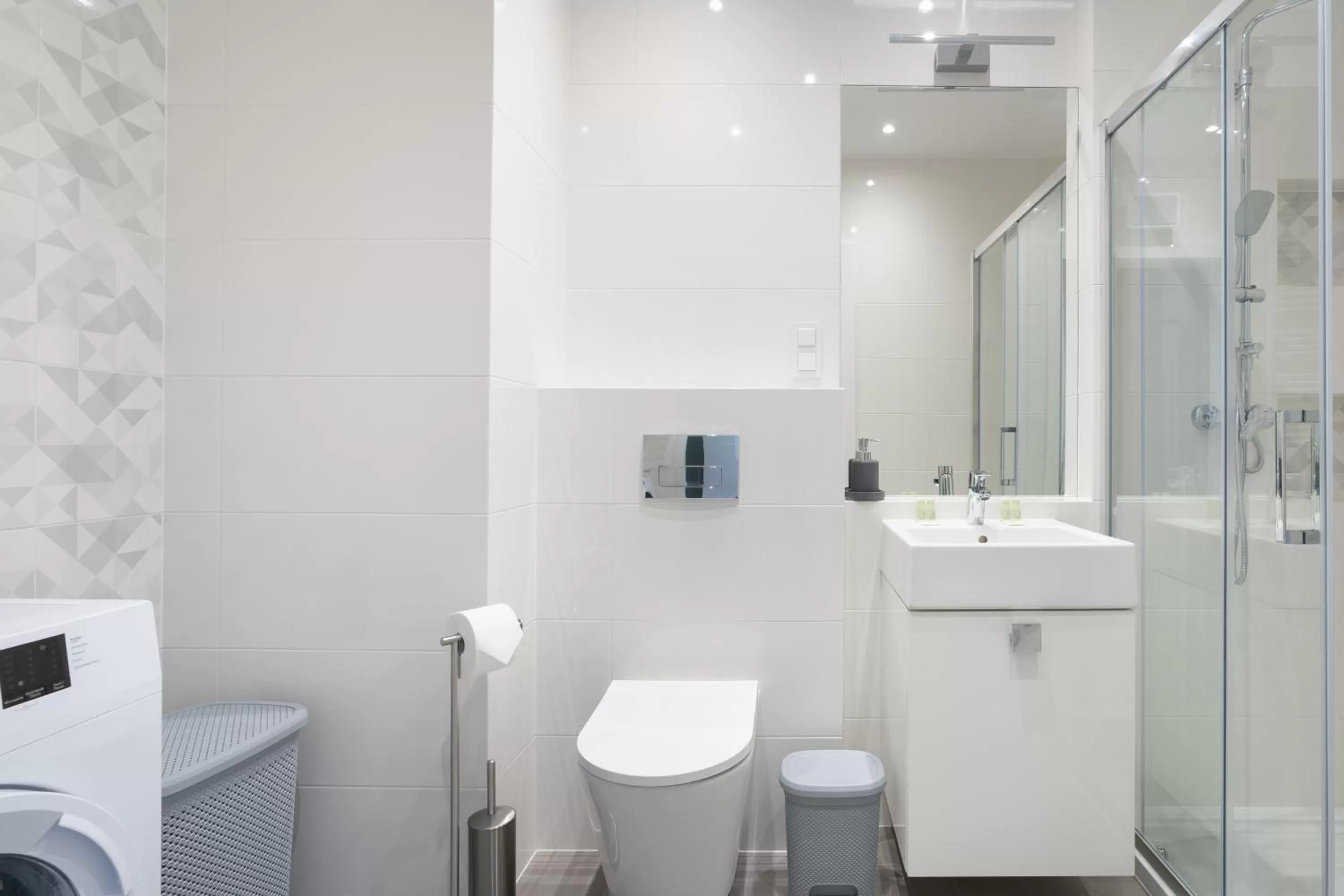 Shower in Symphony Modern Tower Apartamenty