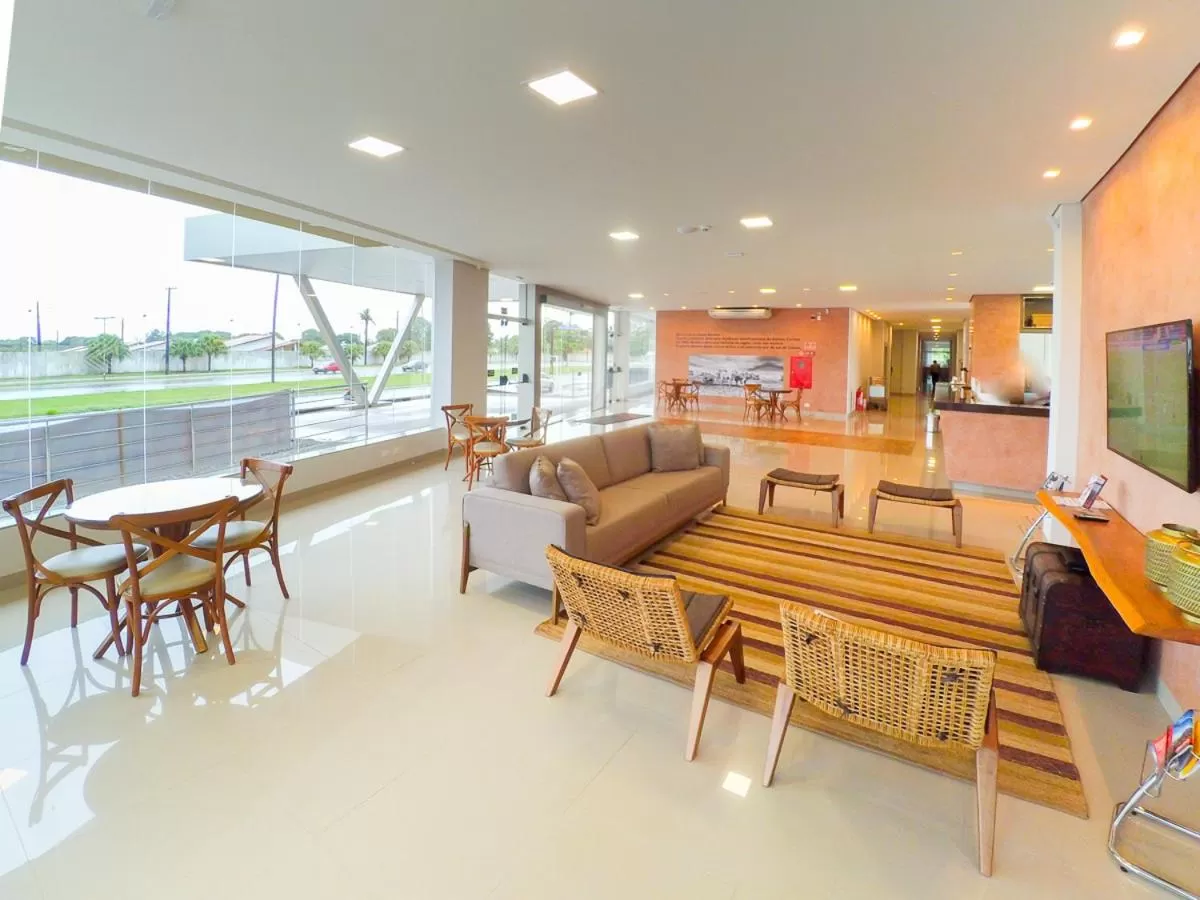 Communal lounge/ TV room in Orla Morena Park Hotel