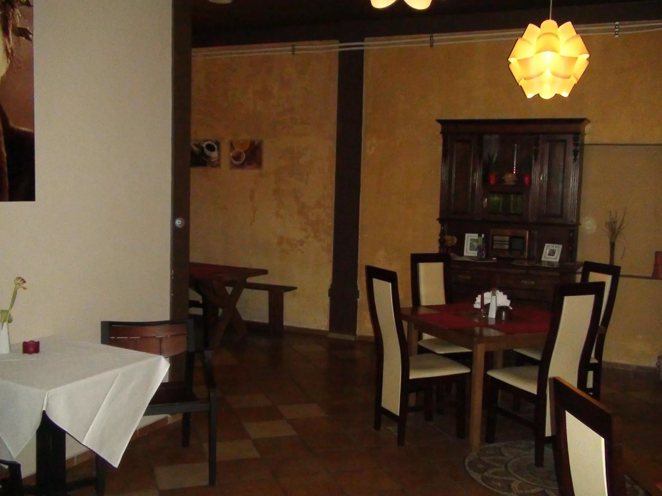 Restaurant/places to eat in Hotel Europa