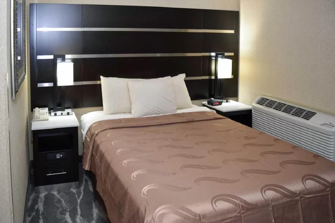 Bedroom, Bed in Quality Inn East Stroudsburg - Poconos