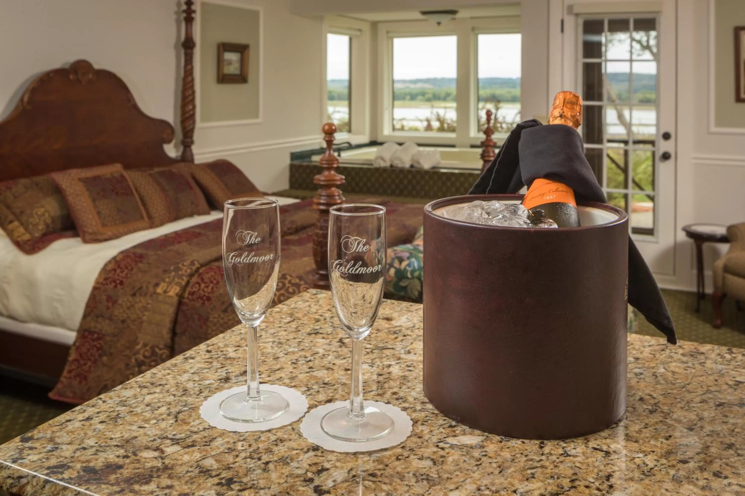 Deluxe King Suite in Goldmoor Inn & Resort