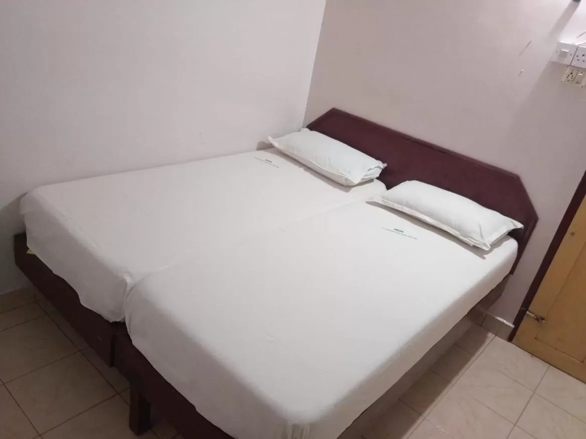Bed in Anandan Tourist Home