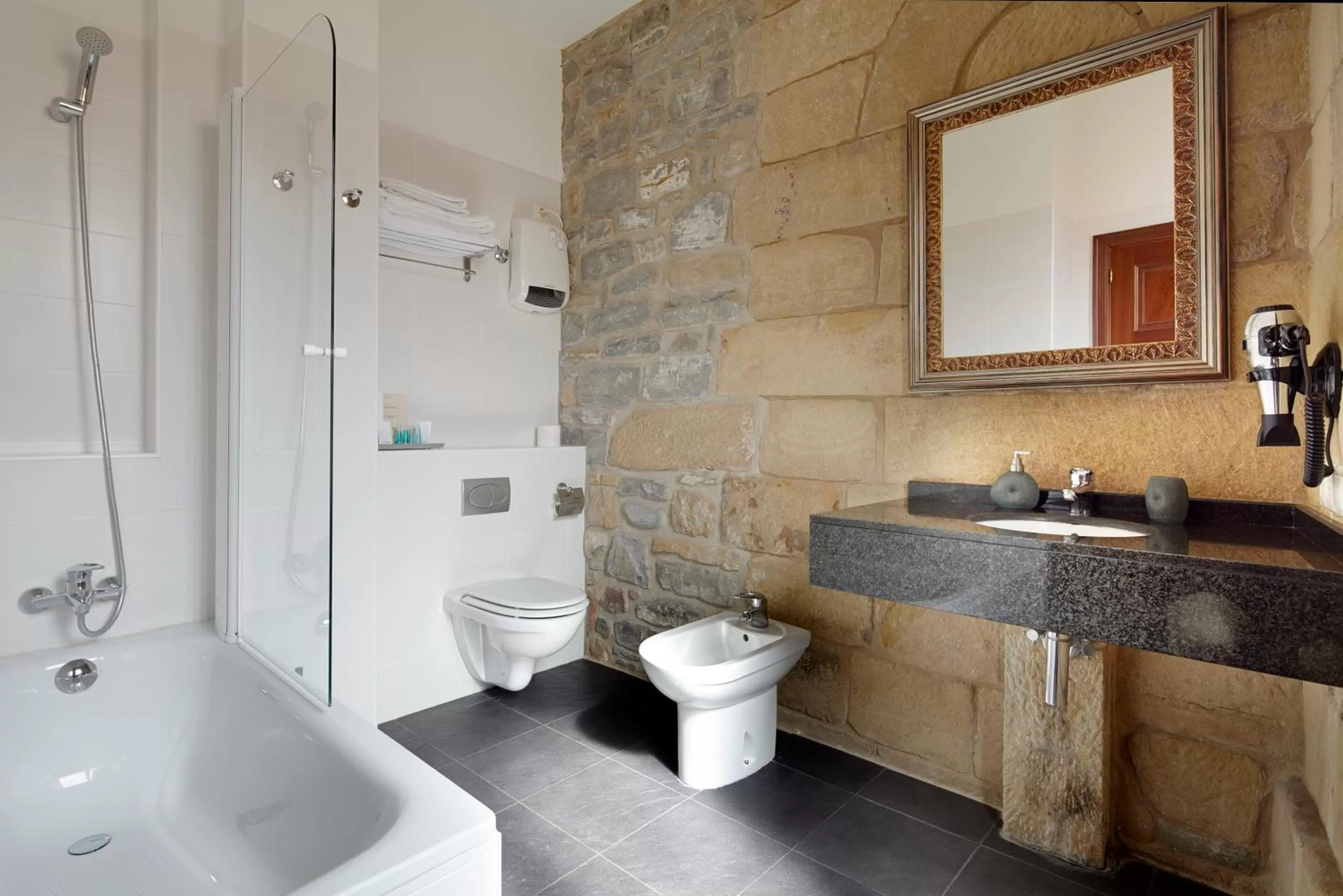 Bathroom in Saiaz Getaria Hotela