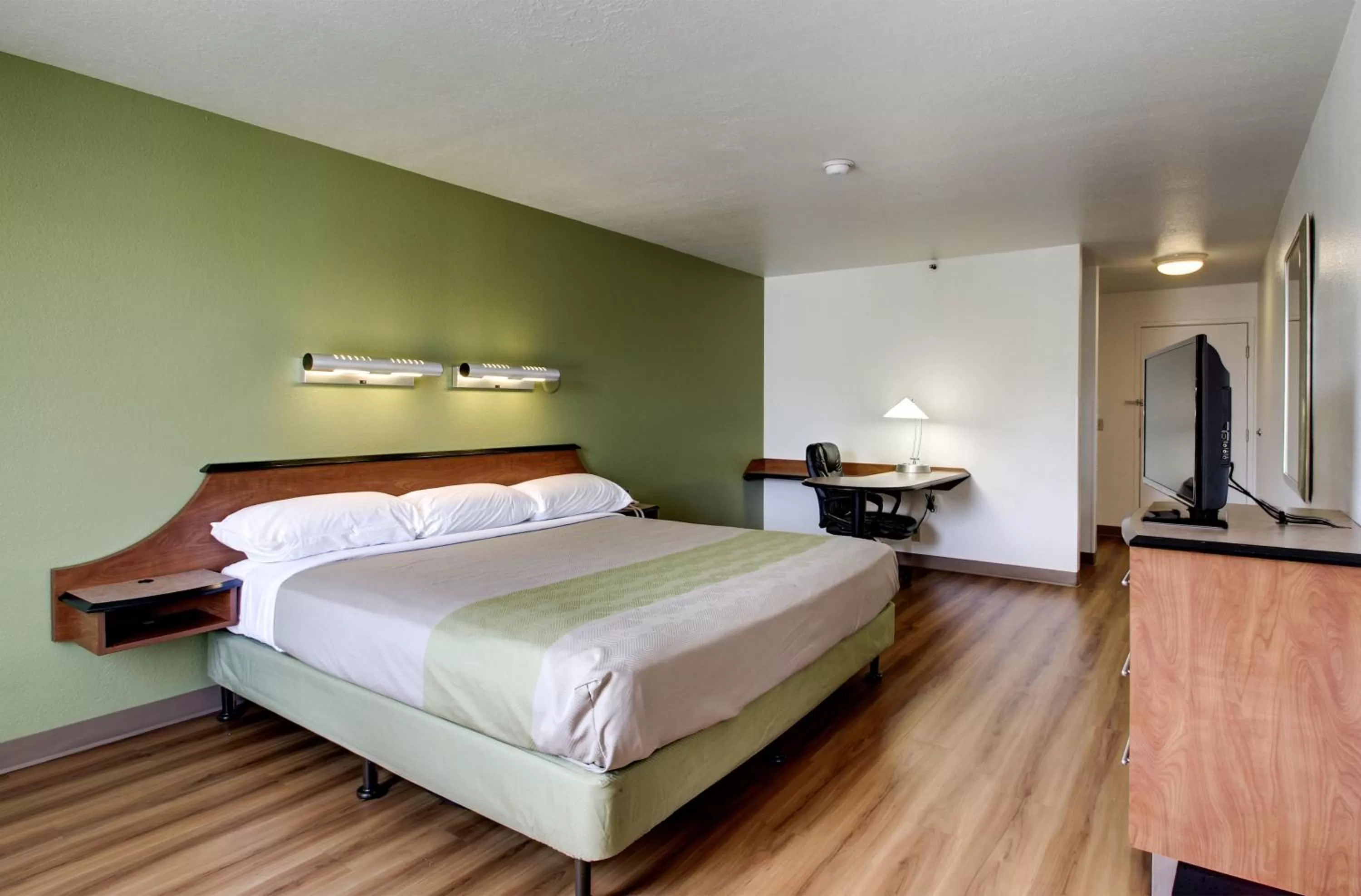 Photo of the whole room in Motel 6-Ogden, UT - Riverdale