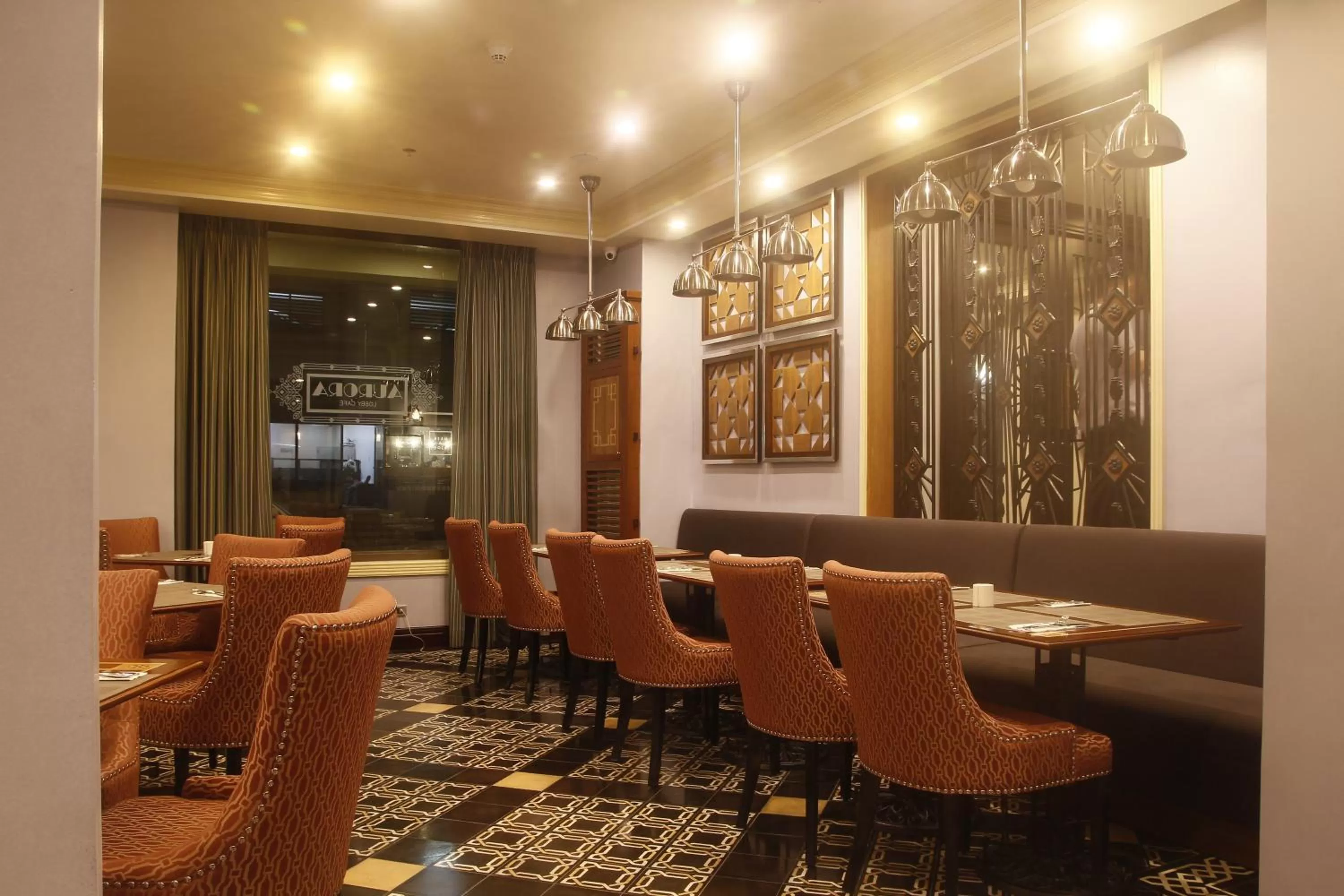 Restaurant/places to eat in Herald Suites Polaris