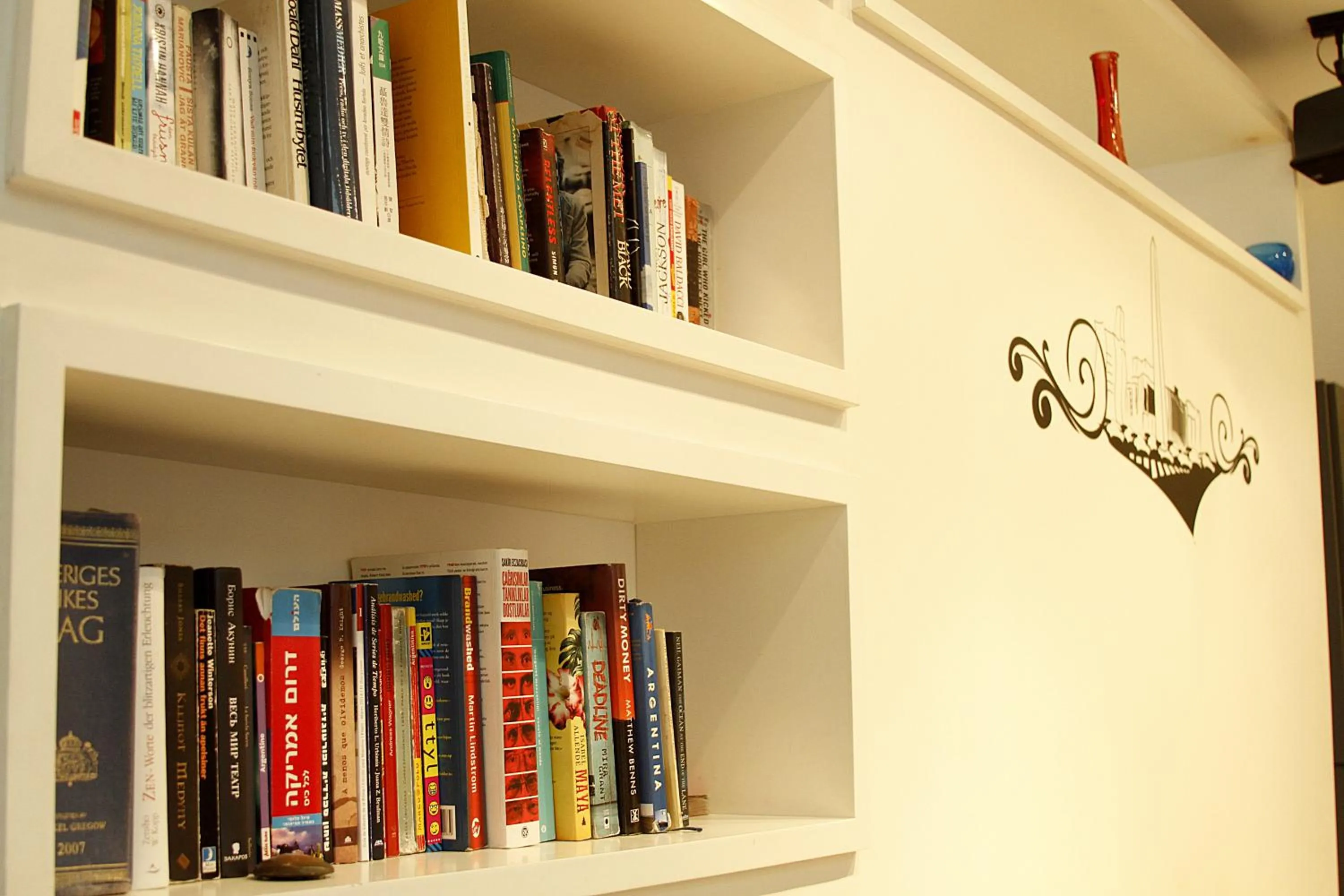 Communal lounge/ TV room in America Del Sur Hostel Buenos Aires