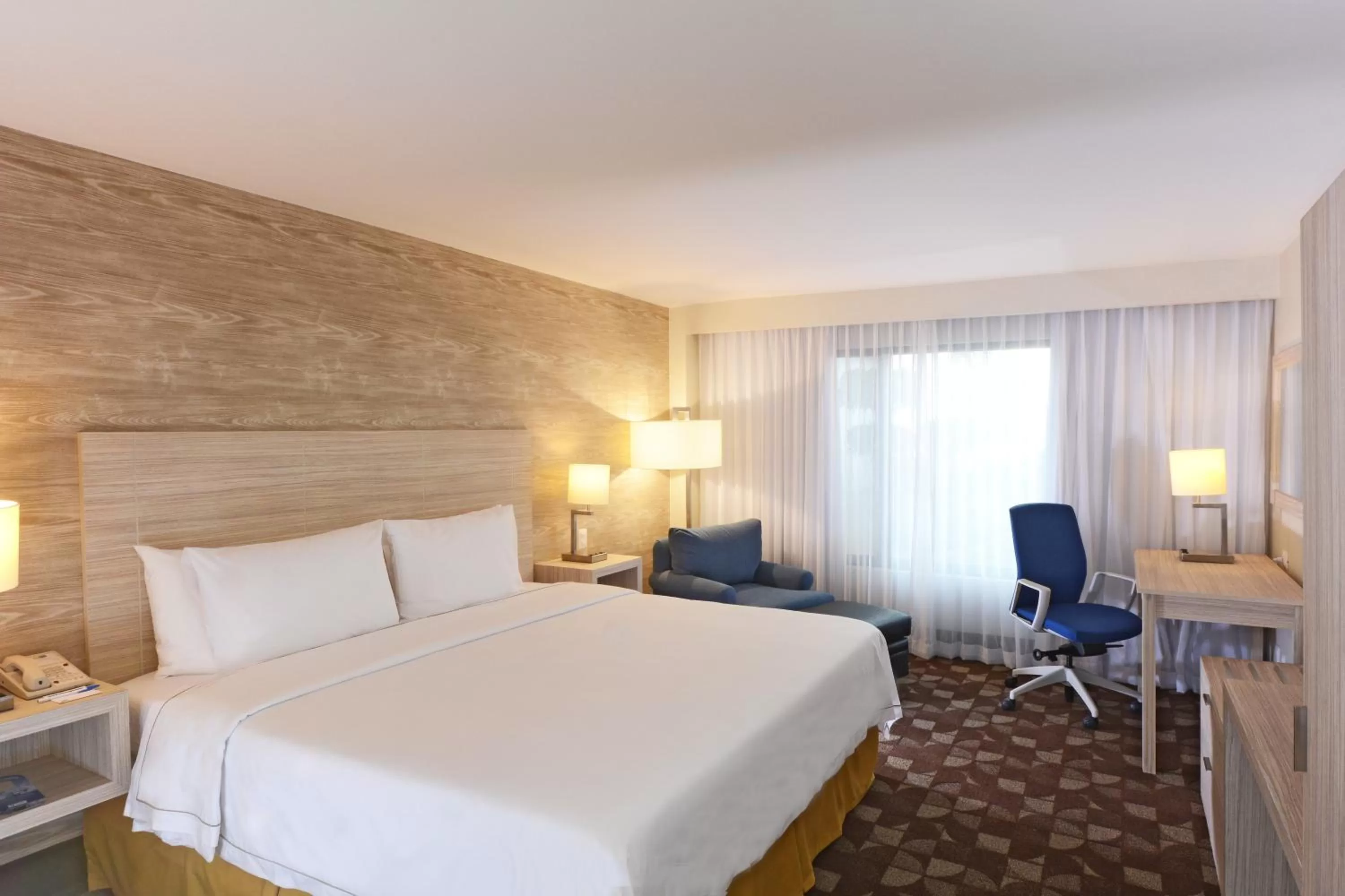 Photo of the whole room, Bed in Holiday Inn Express Toluca by IHG