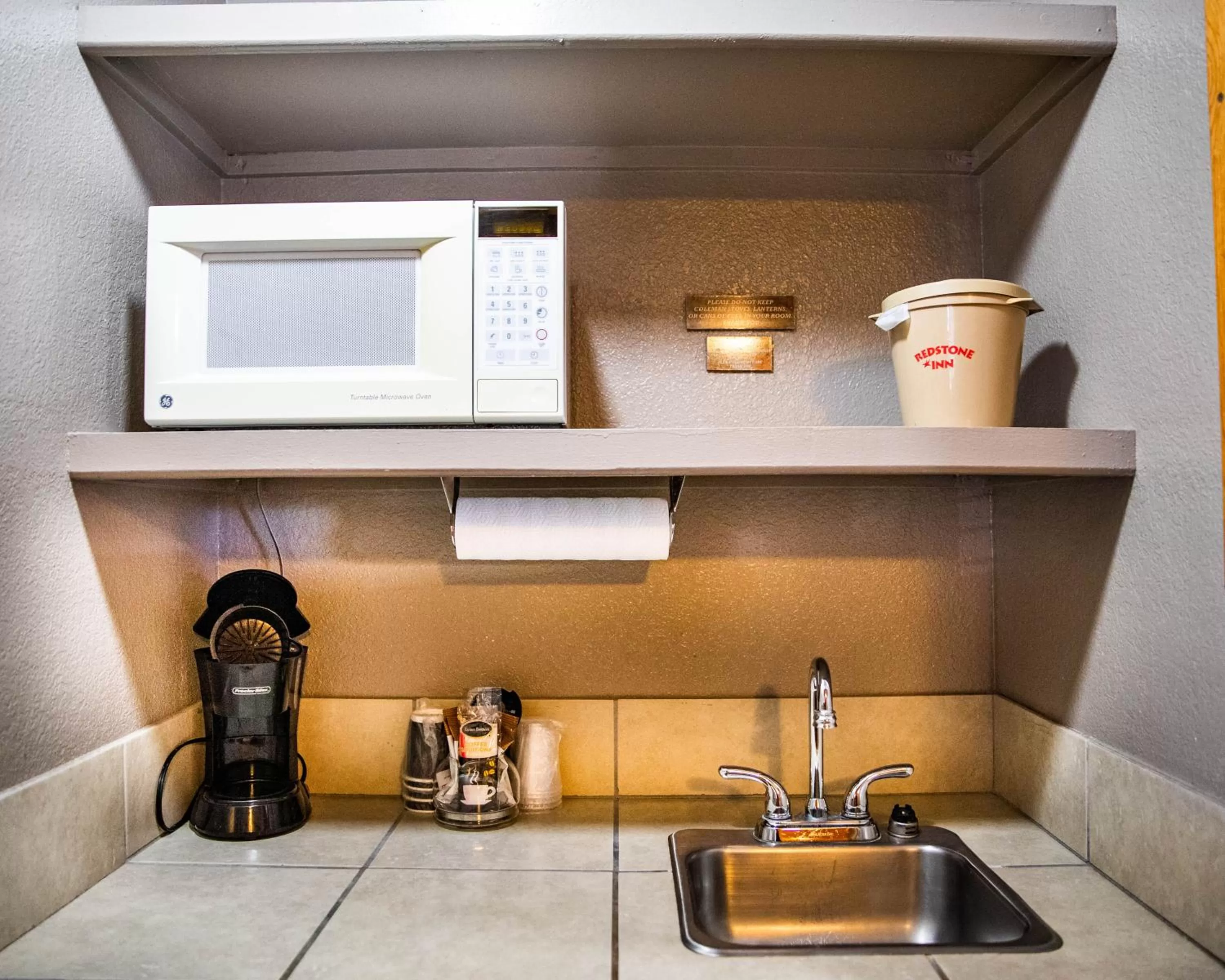 Coffee/tea facilities in Red Stone Inn