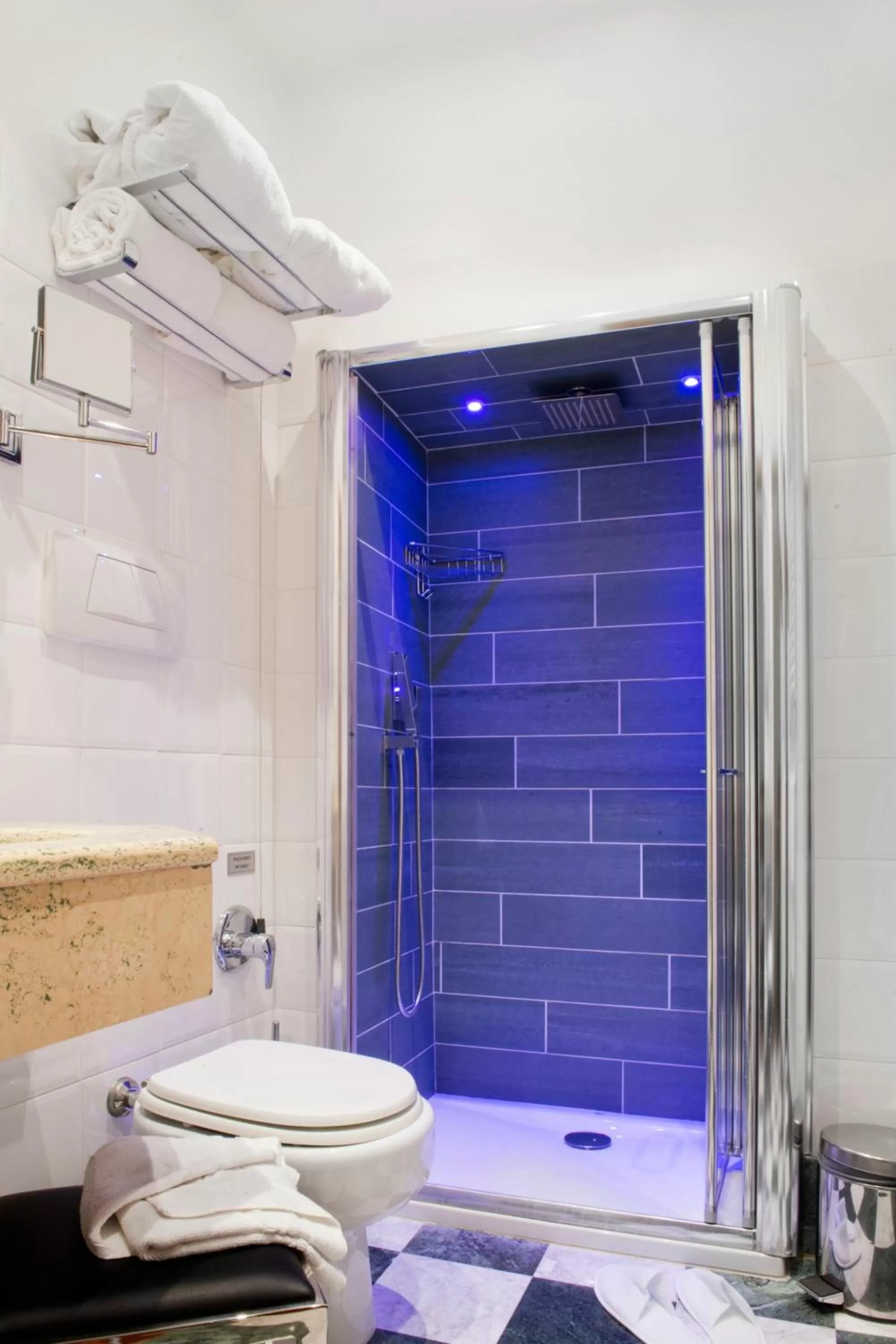 Shower in Relais Forus Inn