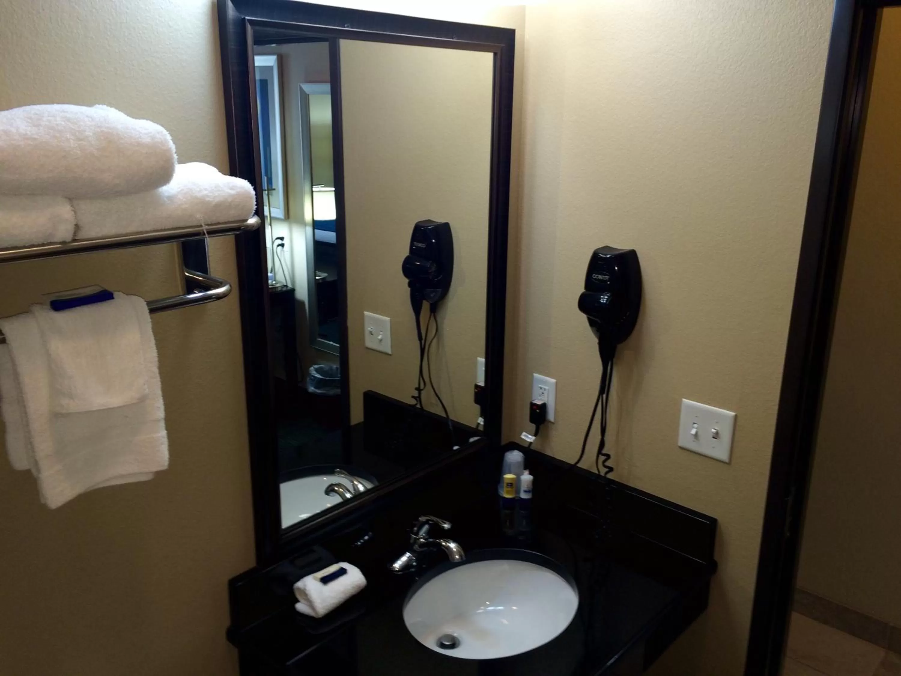 Toilet in Cityview Inn & Suites Downtown /RiverCenter Area