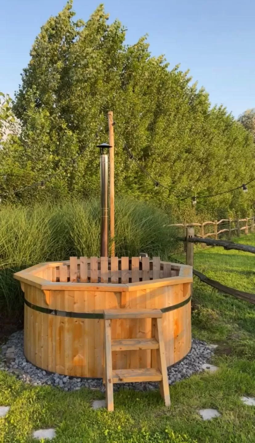 Hot Tub in Logie Marie with hottub in the garden