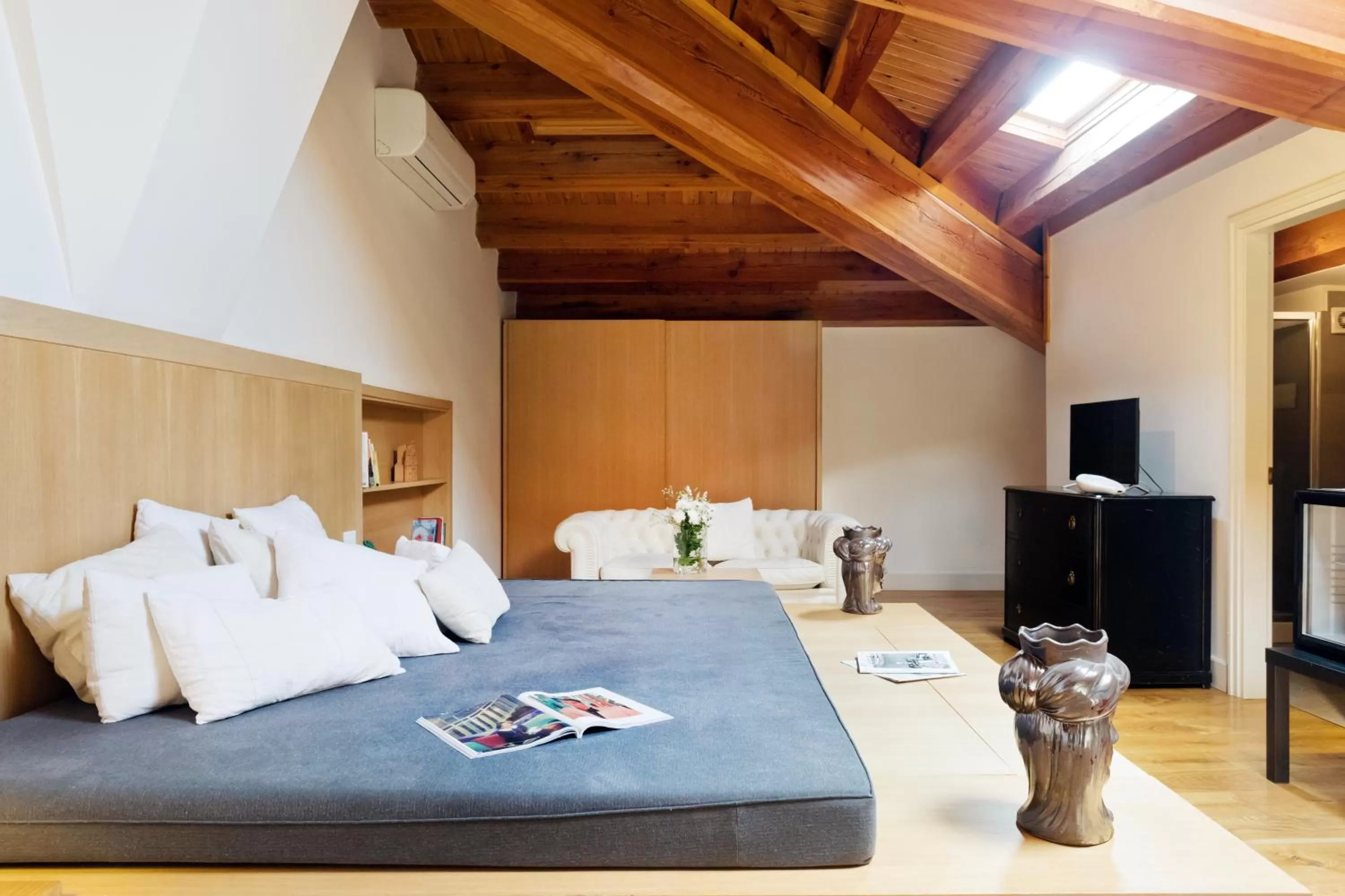 TV and multimedia in Palazzo Brunaccini Boutique Hotel