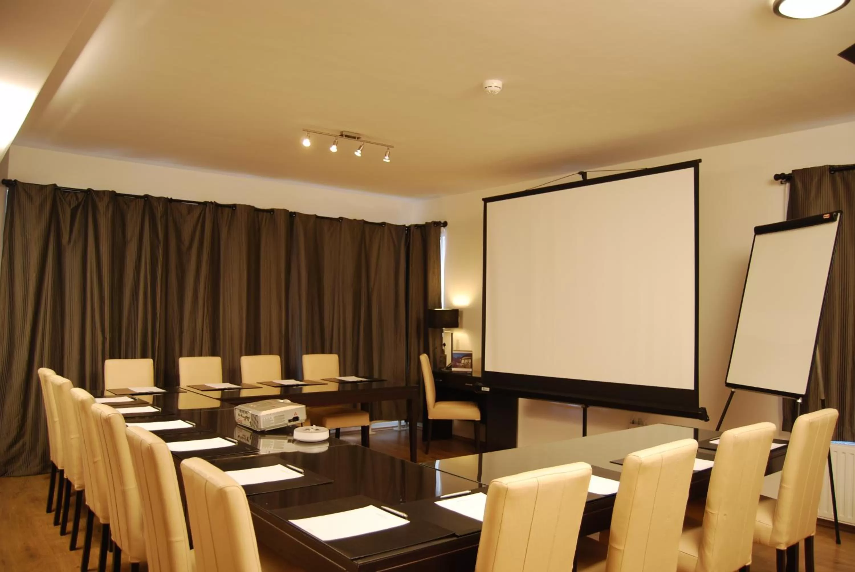 Business facilities in Escala Hotel & Suites