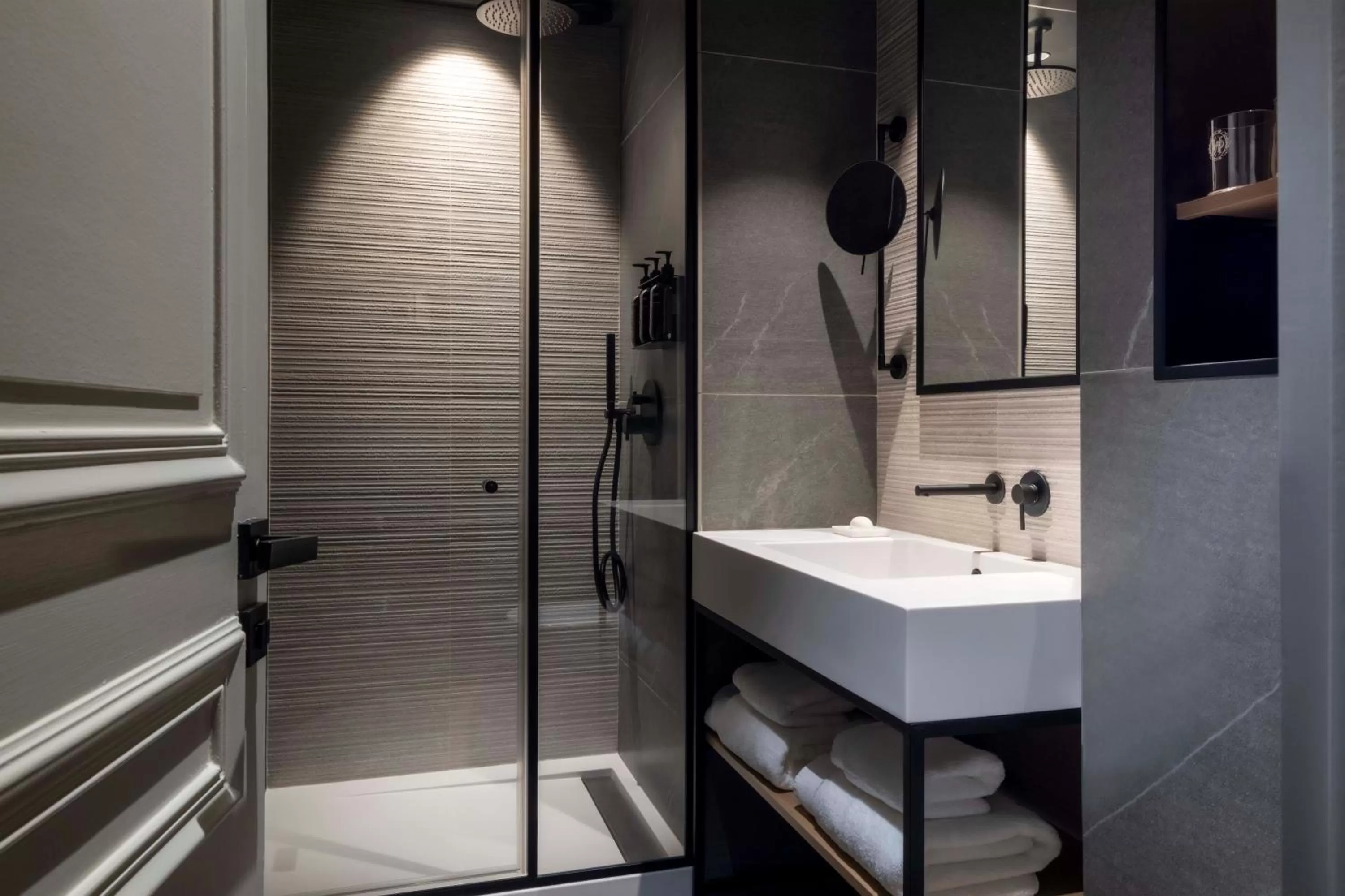 Bathroom in Victoria Palace Hotel