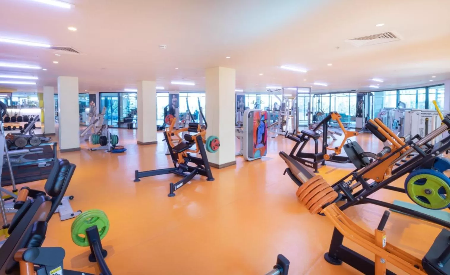 Fitness centre/facilities in Sky Tower King Hotel