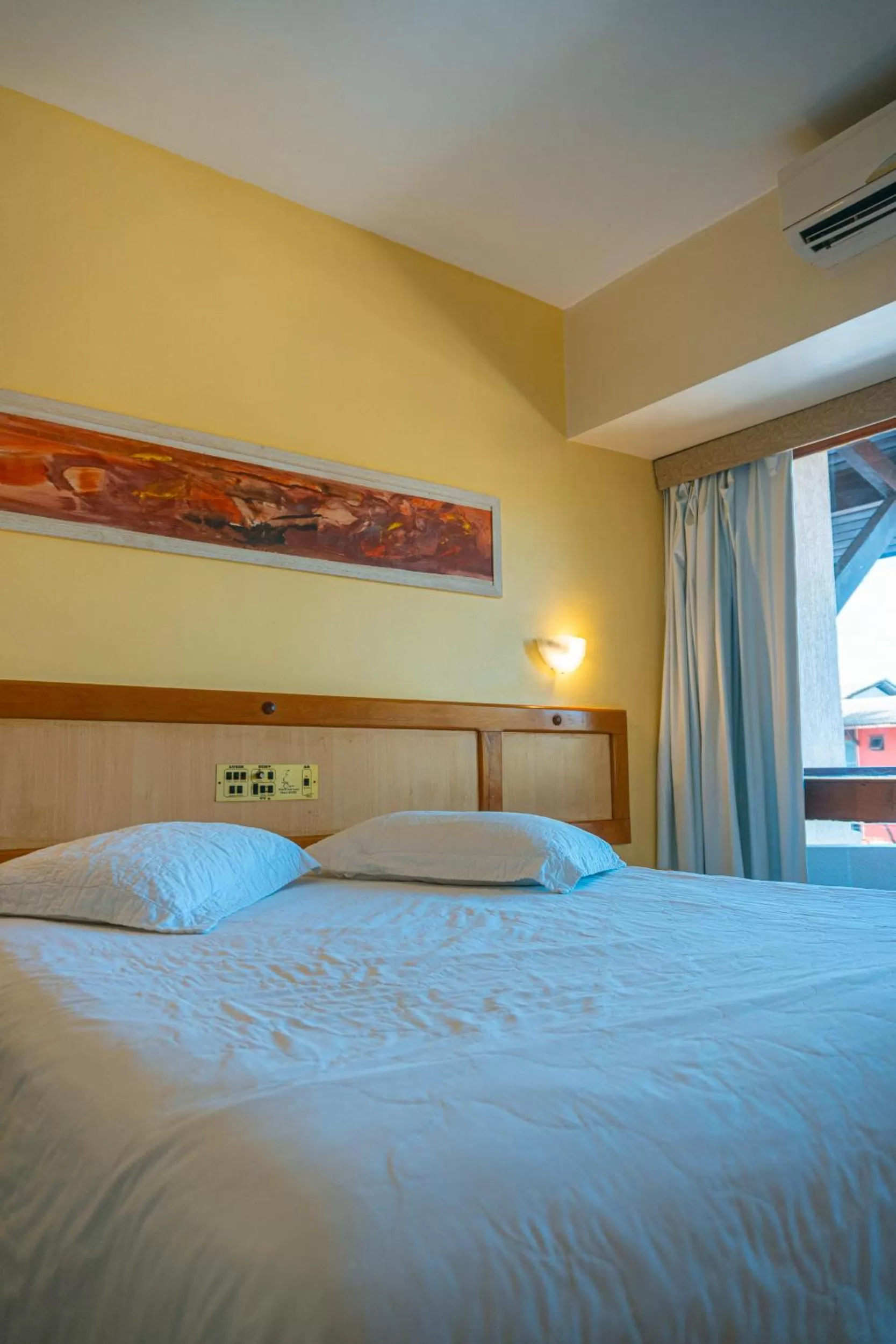 Bedroom, Bed in Porto das Naus Praia Hotel