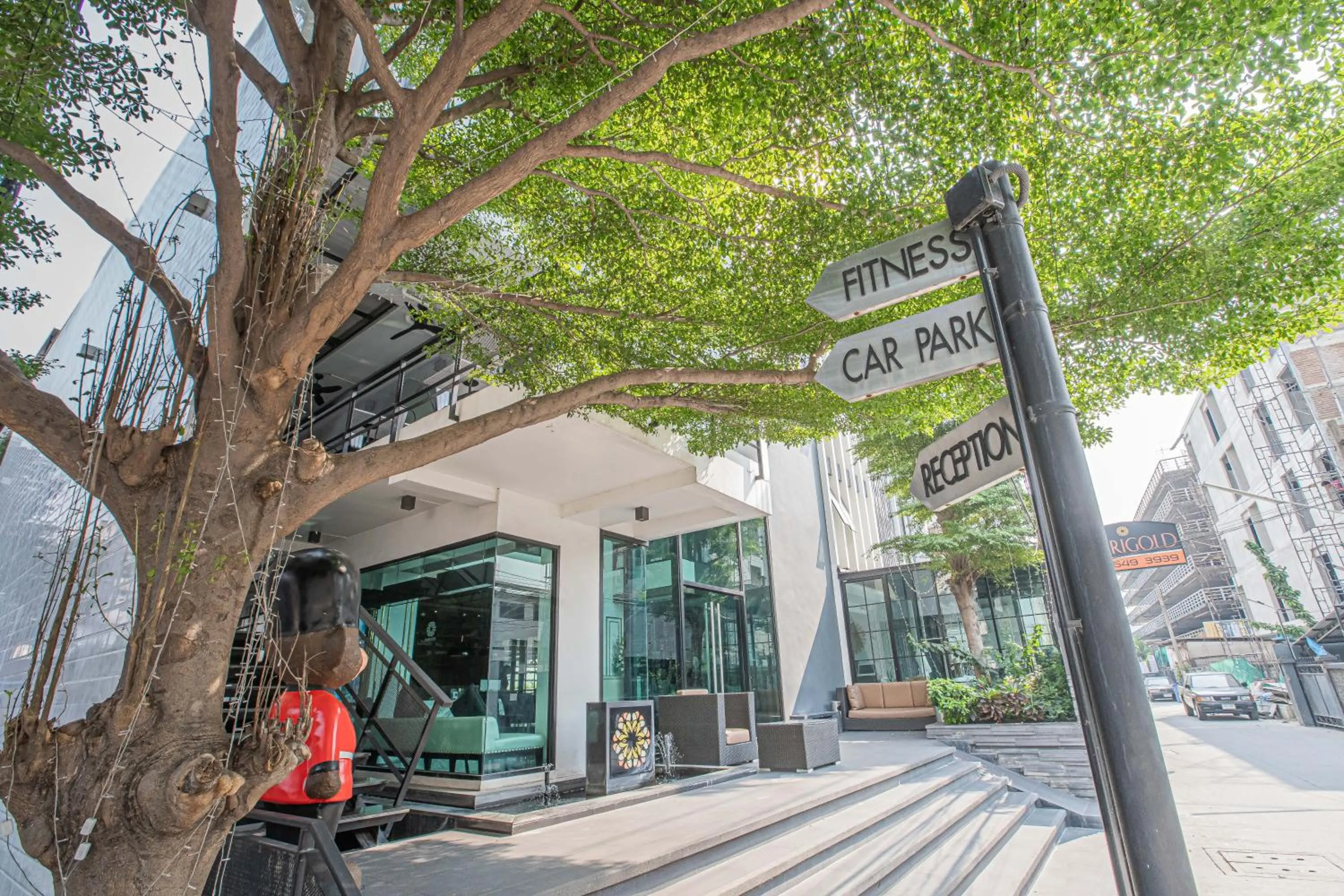 Marigold Sukhumvit - Free Shuttle to BTS Bearing Station