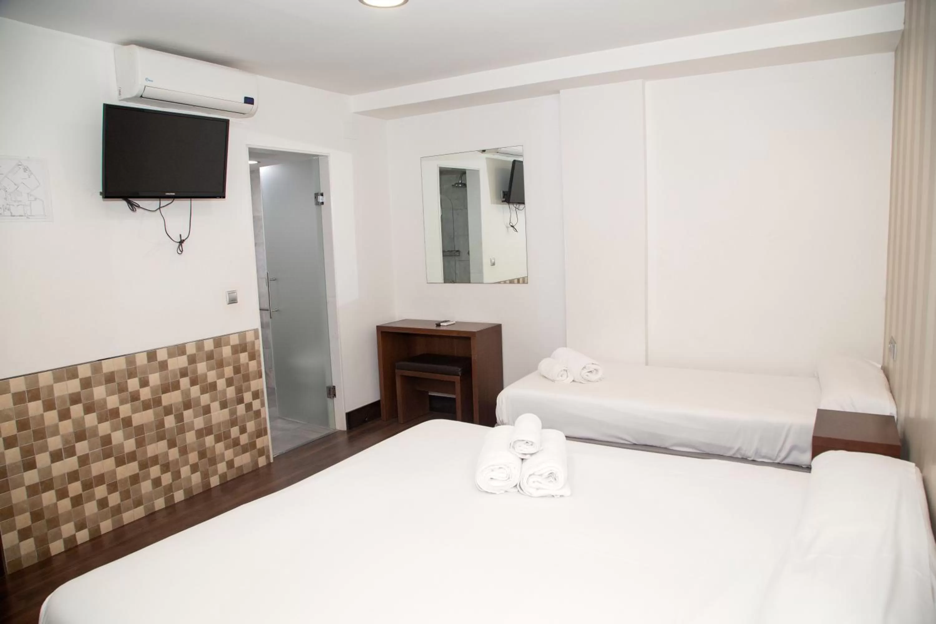 TV and multimedia, Bed in Cordoba Carpe Diem