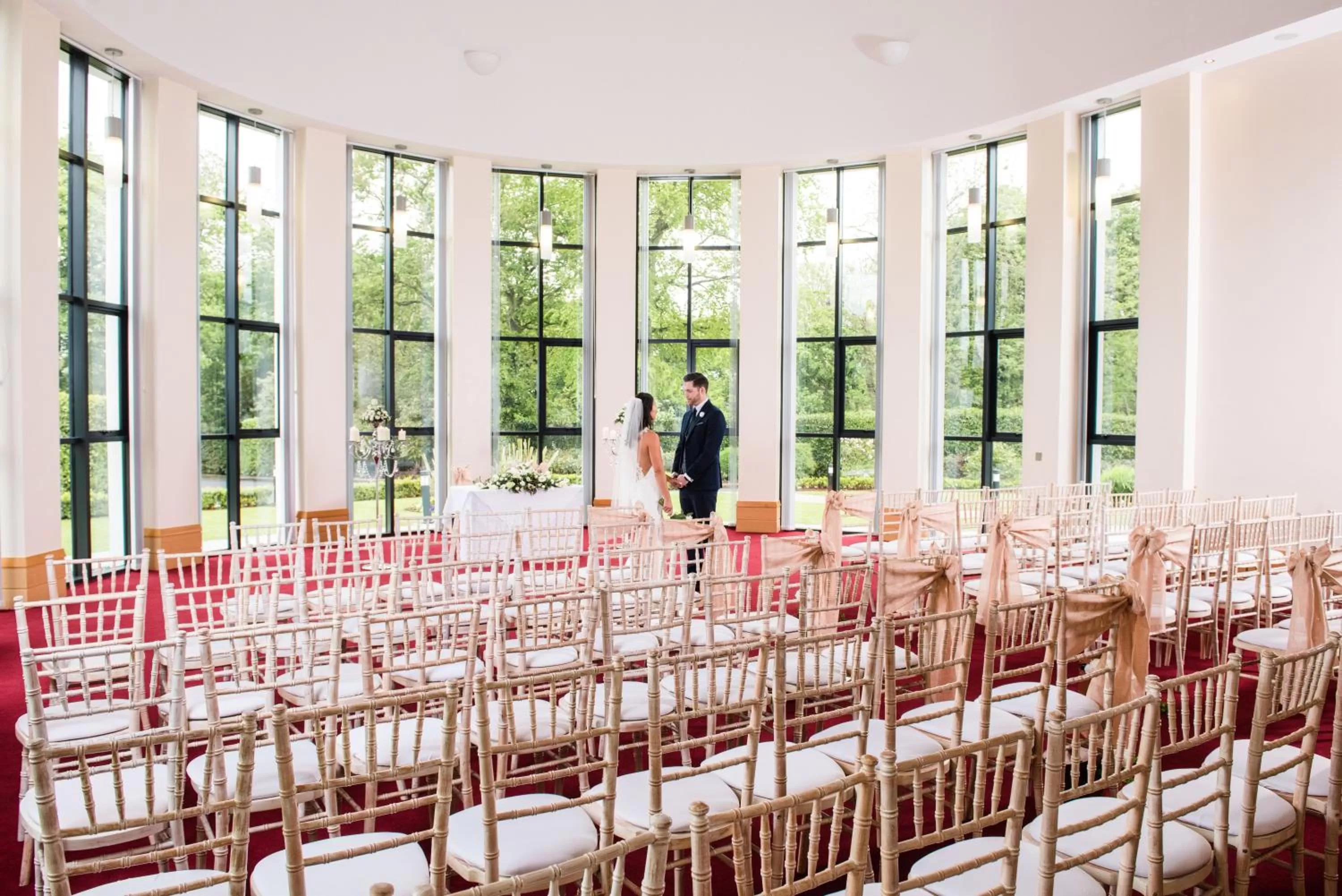 Seating area in La Mon Hotel & Country Club