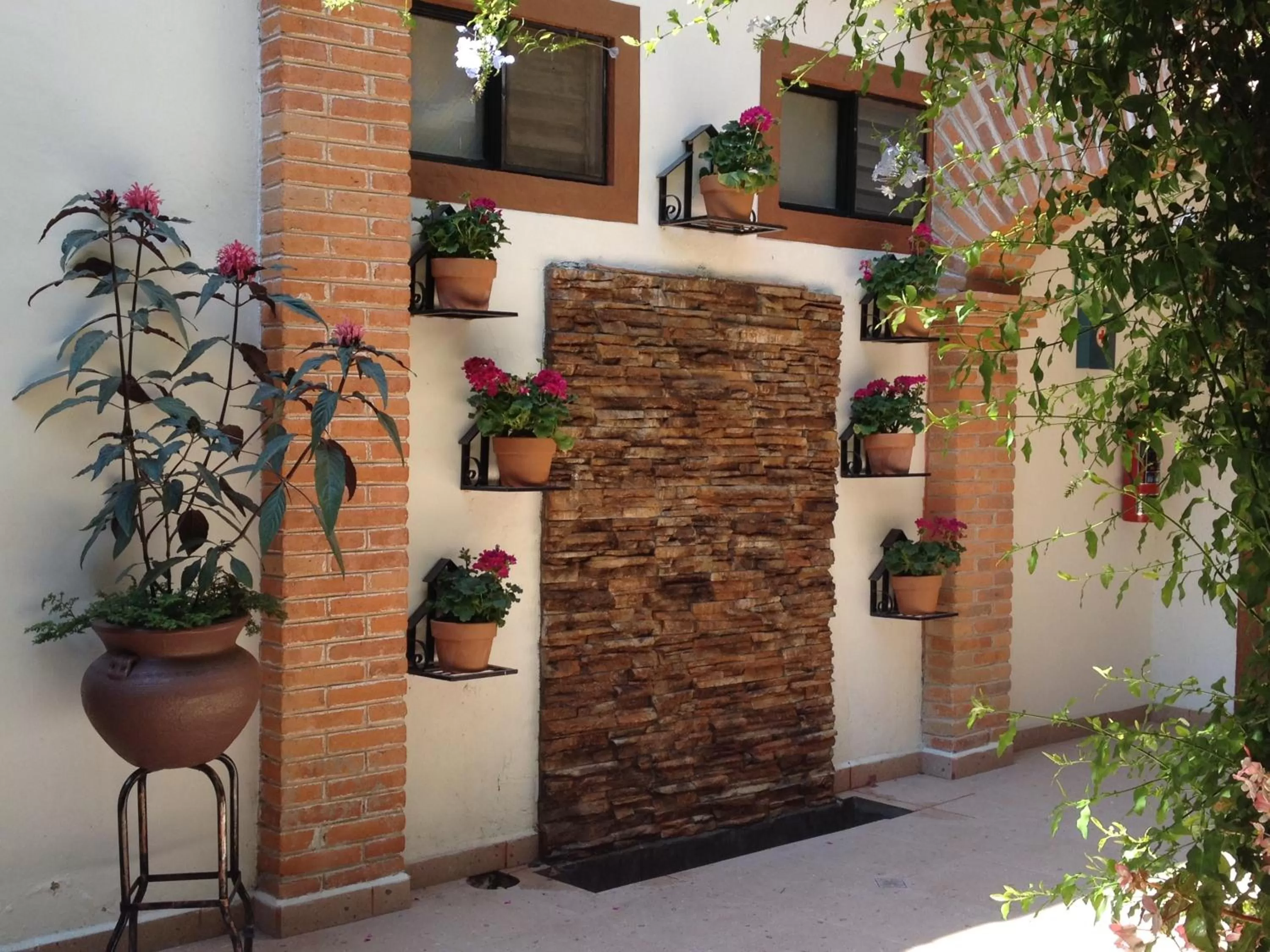 Patio in Hotel Casa de Vino