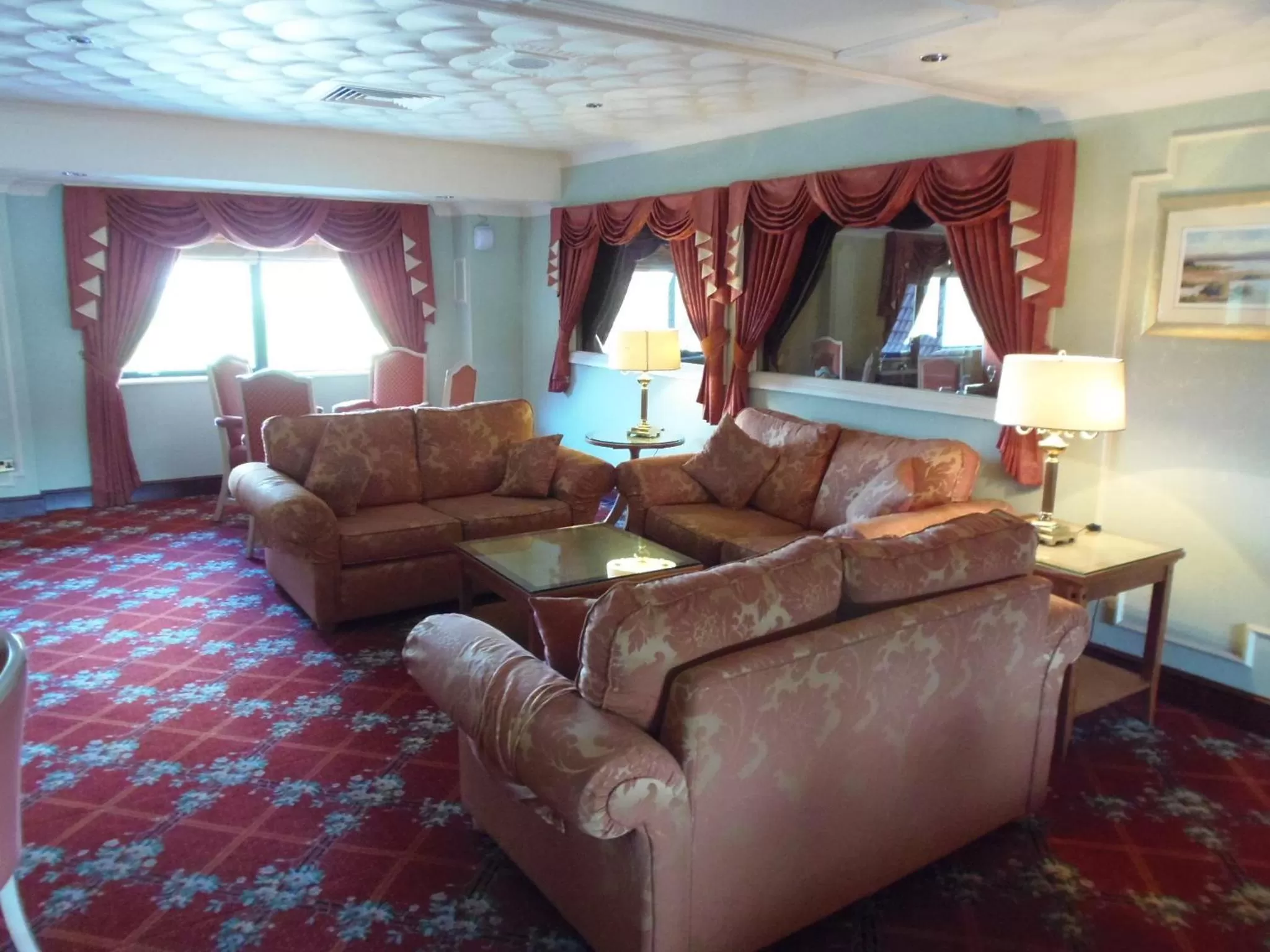 Lounge or bar in Lakeside International Hotel