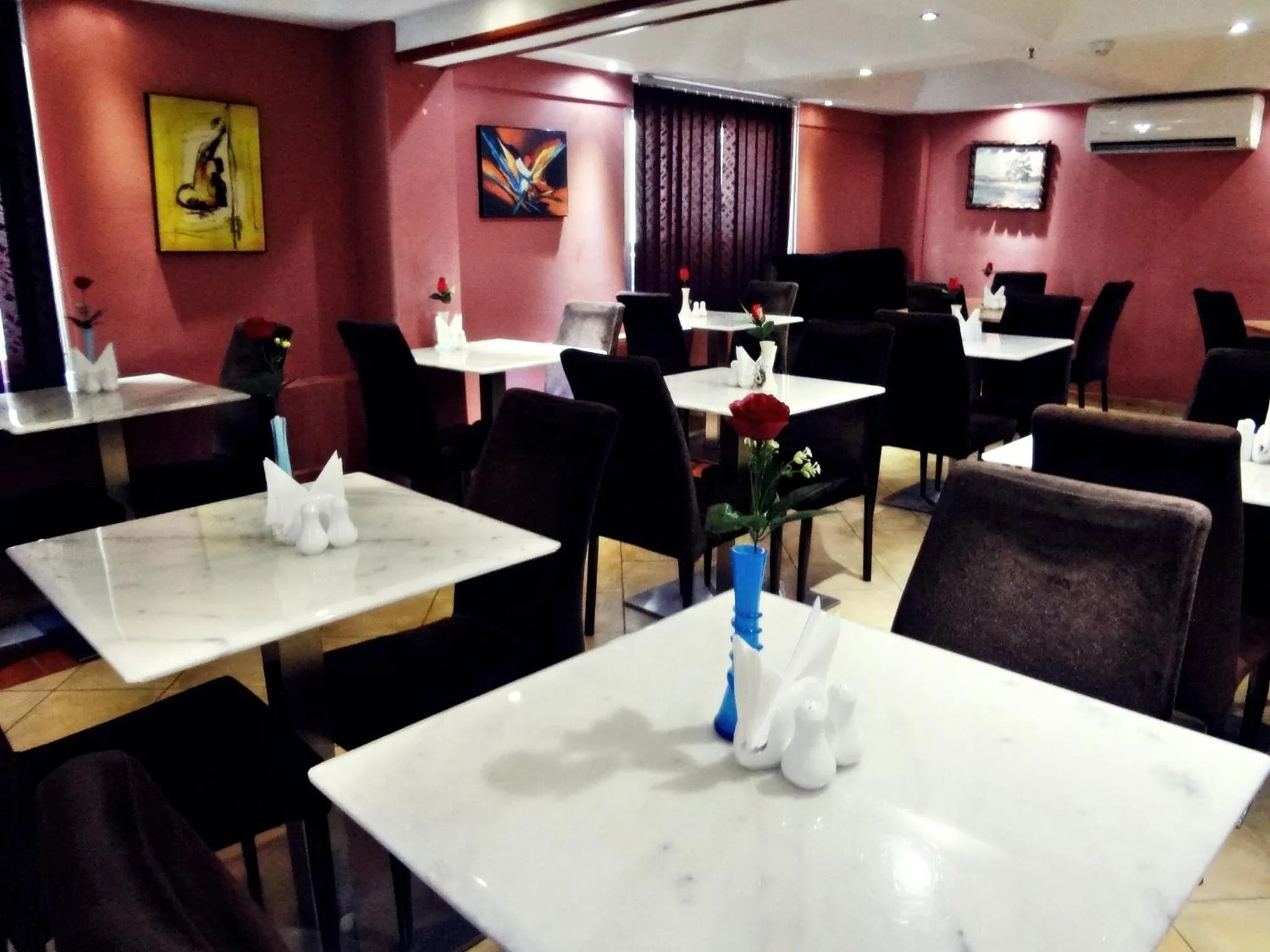 Restaurant/places to eat in Grand Nova Hotel