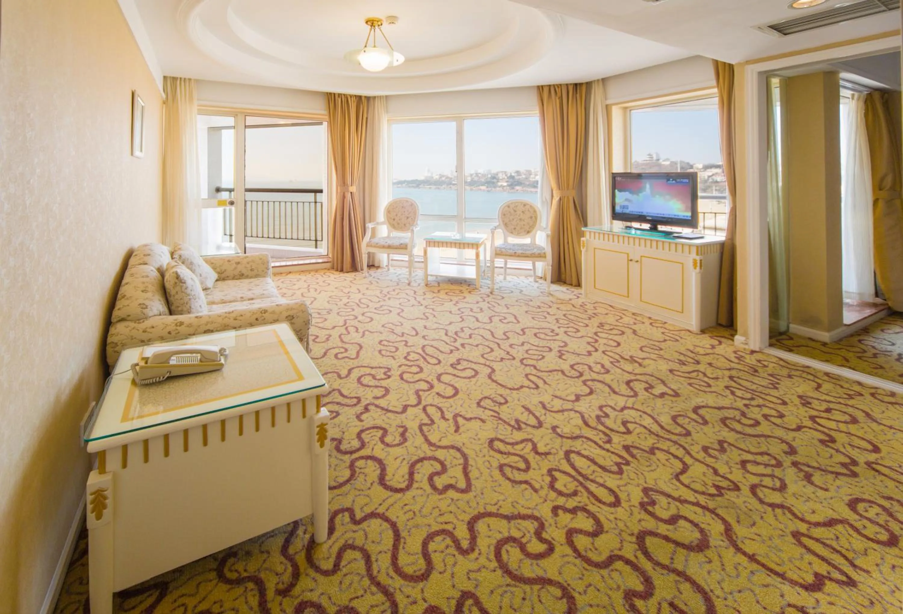 Bed in Huiquan Dynasty Hotel Qingdao