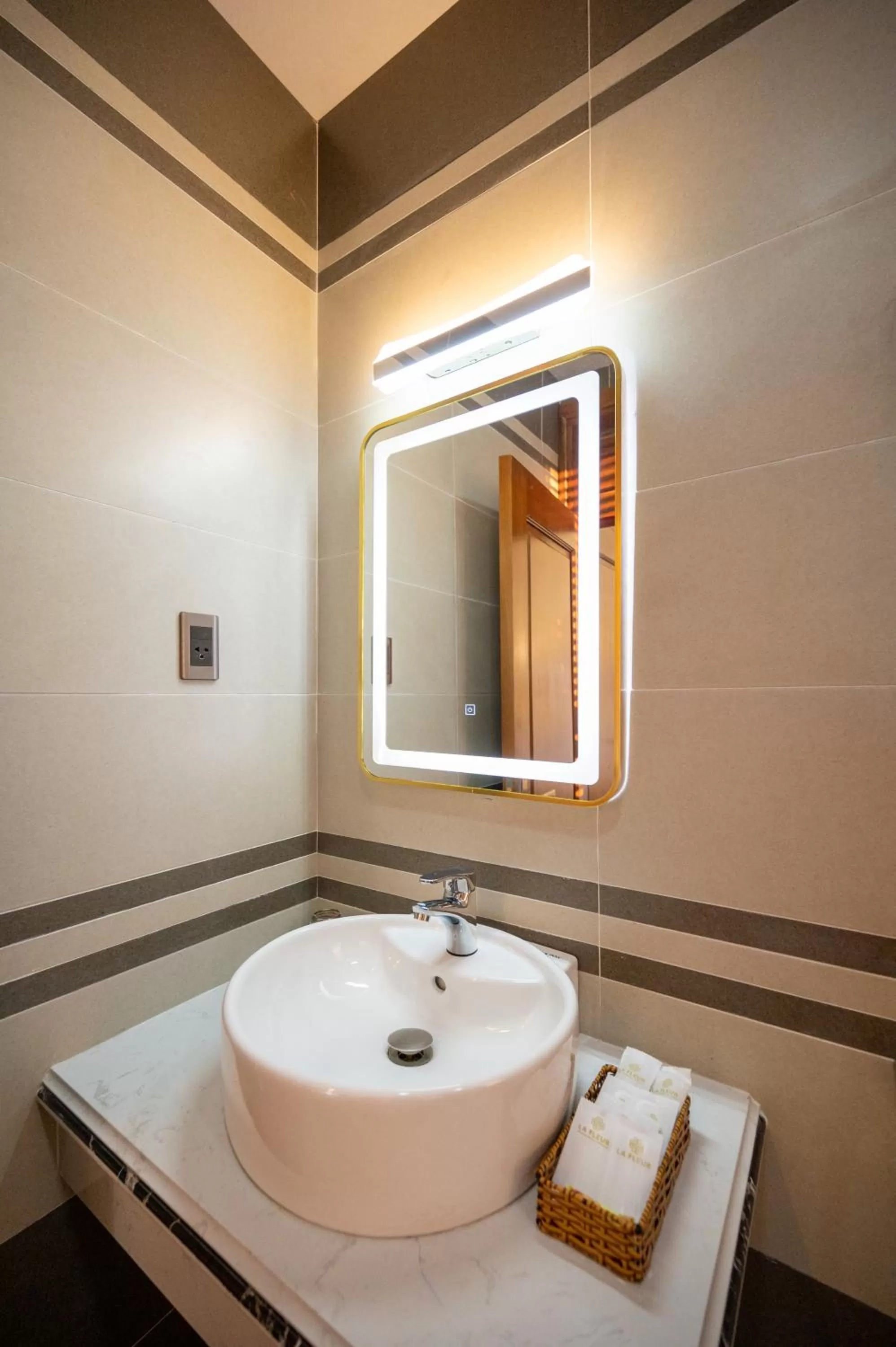 Shower in La Fleur Premium Central Apartment Hotel