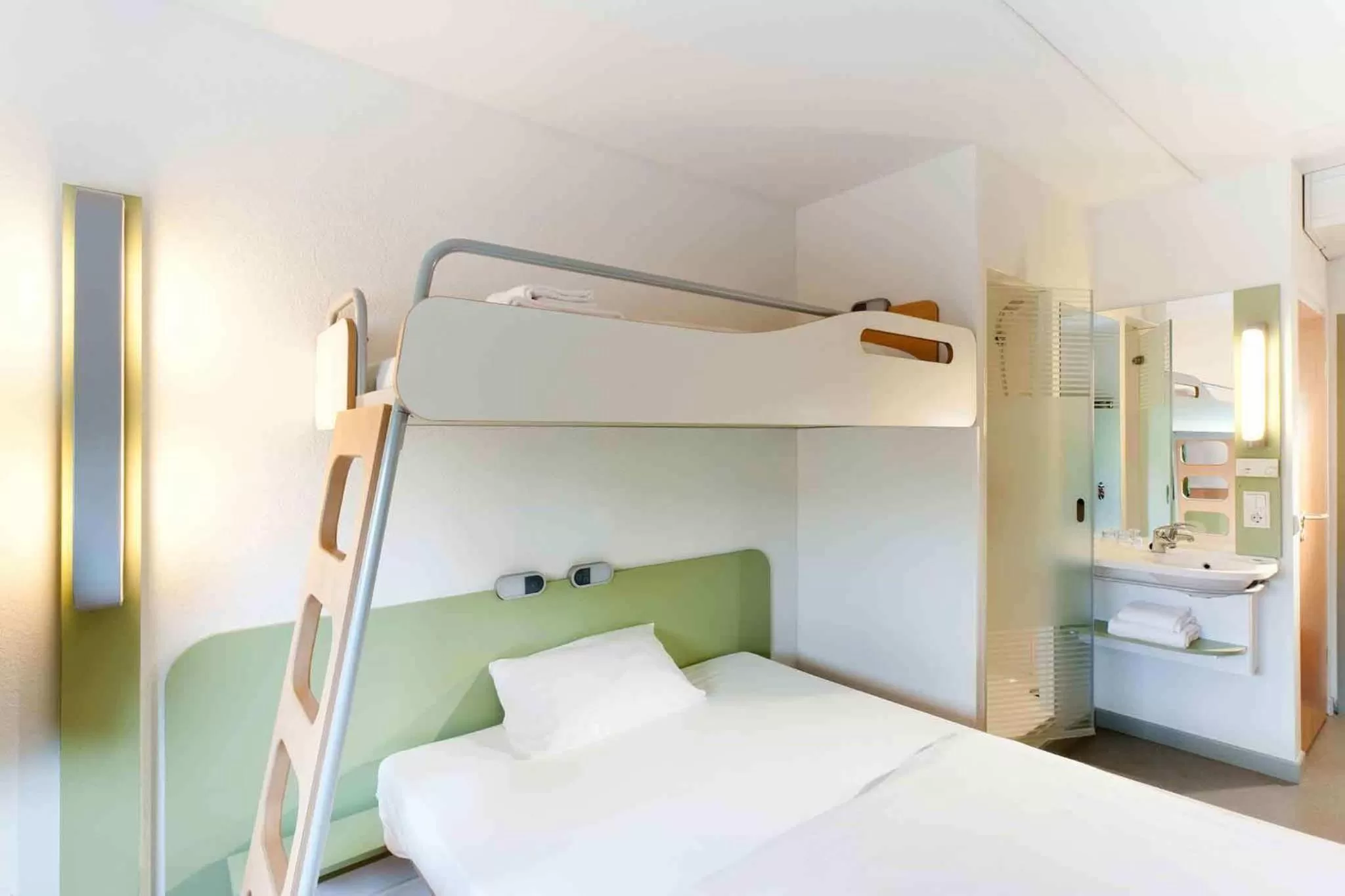 Day, Bed in ibis budget Nancy Porte Sud