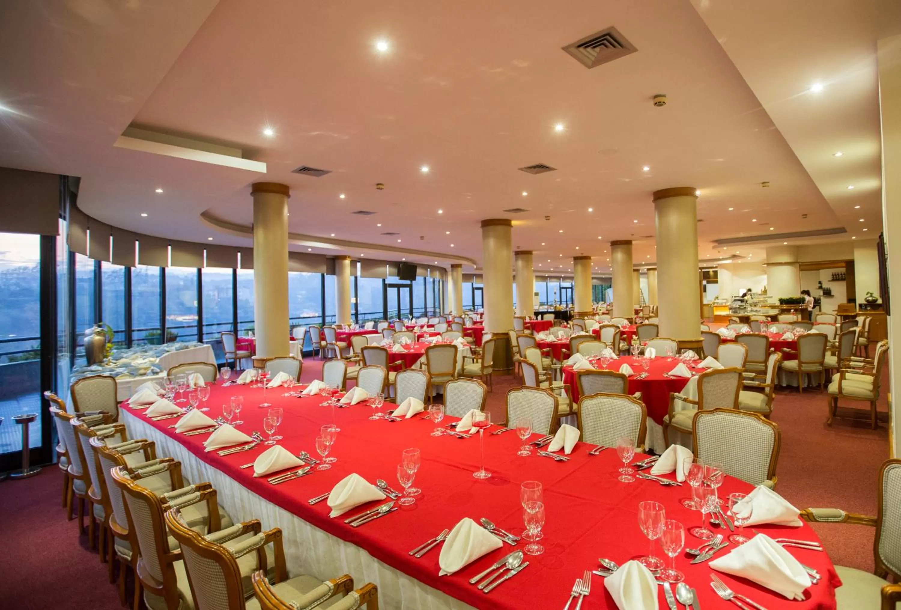 Restaurant/places to eat in Hotel Miracorgo